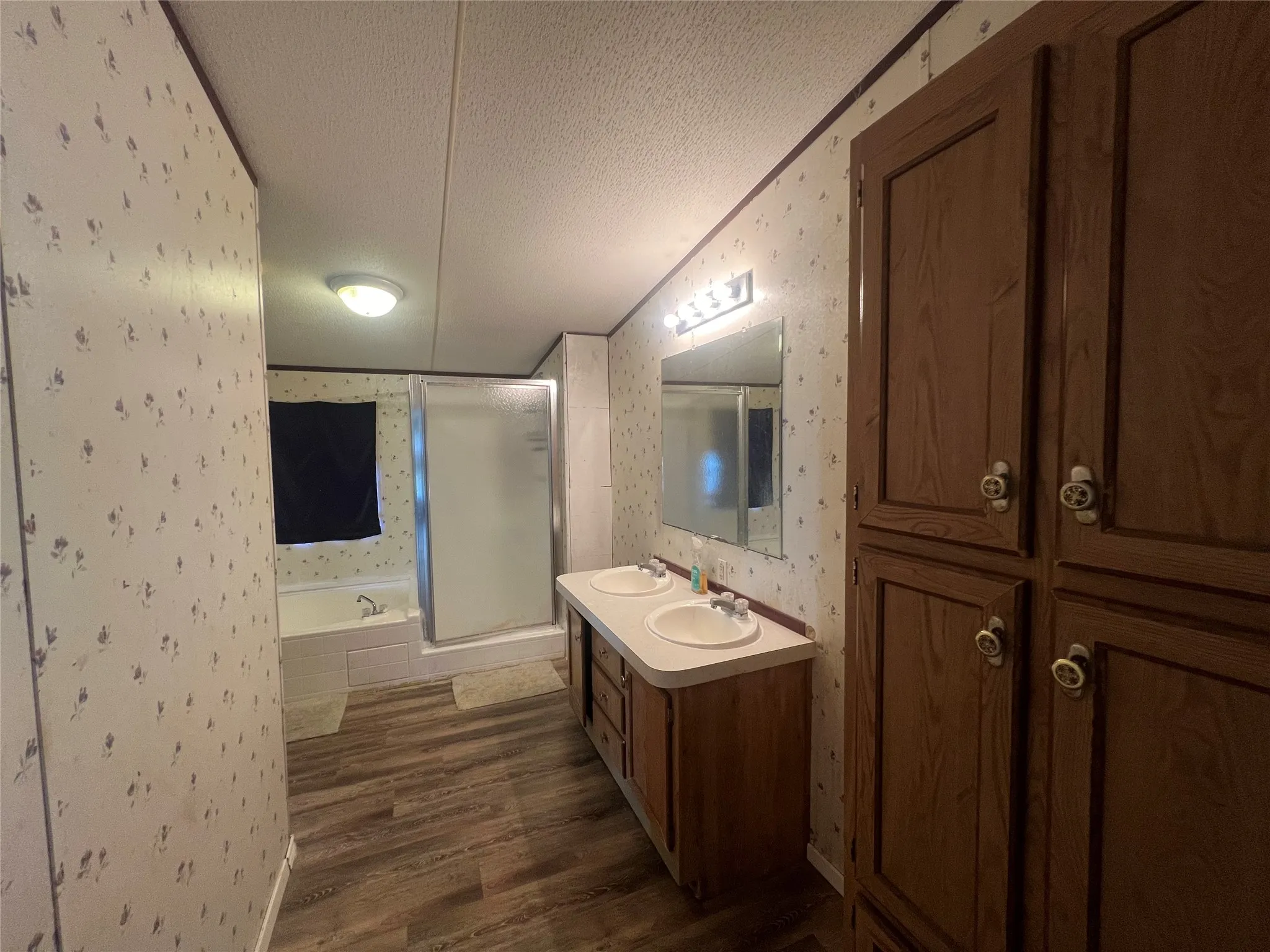 Manufactured Home For Sale in Grayson County , 120 Pine Ridge Circle, Southmayd, Texas 75092, 4 Bedrooms, 2 Bathrooms, Garage spaces, 1,680 Sqft, built in 1999, Price $129,000, mls#21284466, Real Estate Agent in Southmayd, Homes For Sale in Grayson county, Homes For Sale in Southmayd, Realtor in Southmayd Texas, Real Estate Brokerage Independent Realty Texas, Luminita Cordes Realtor