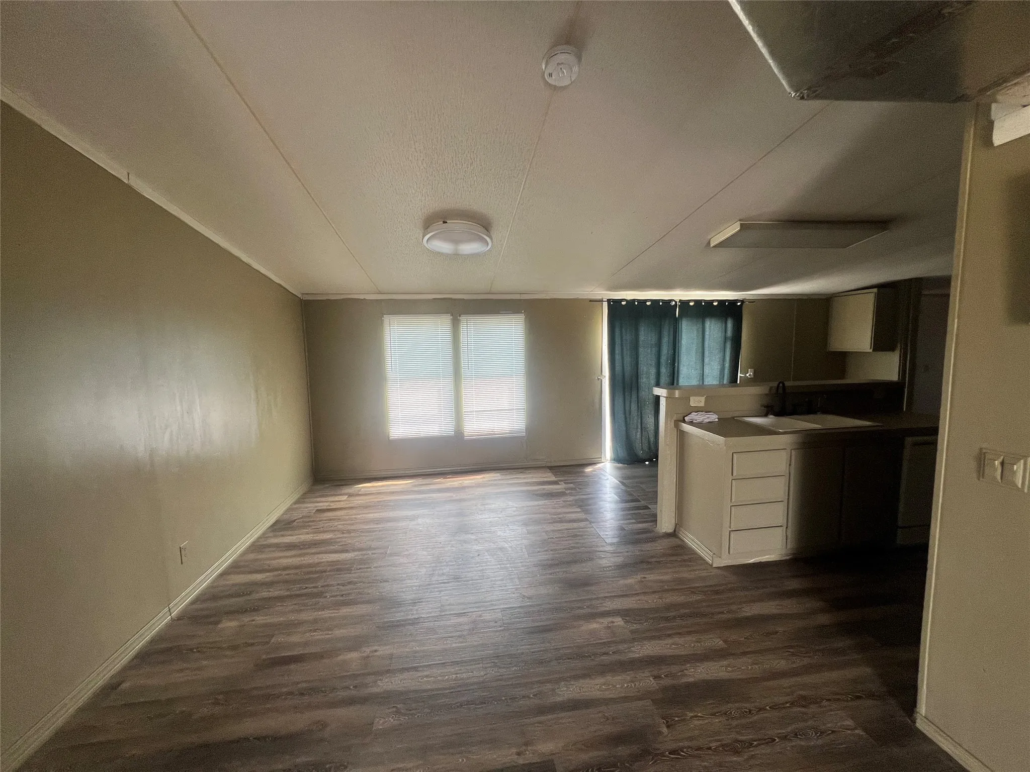 Manufactured Home For Sale in Grayson County , 120 Pine Ridge Circle, Southmayd, Texas 75092, 4 Bedrooms, 2 Bathrooms, Garage spaces, 1,680 Sqft, built in 1999, Price $129,000, mls#21284466, Real Estate Agent in Southmayd, Homes For Sale in Grayson county, Homes For Sale in Southmayd, Realtor in Southmayd Texas, Real Estate Brokerage Independent Realty Texas, Luminita Cordes Realtor