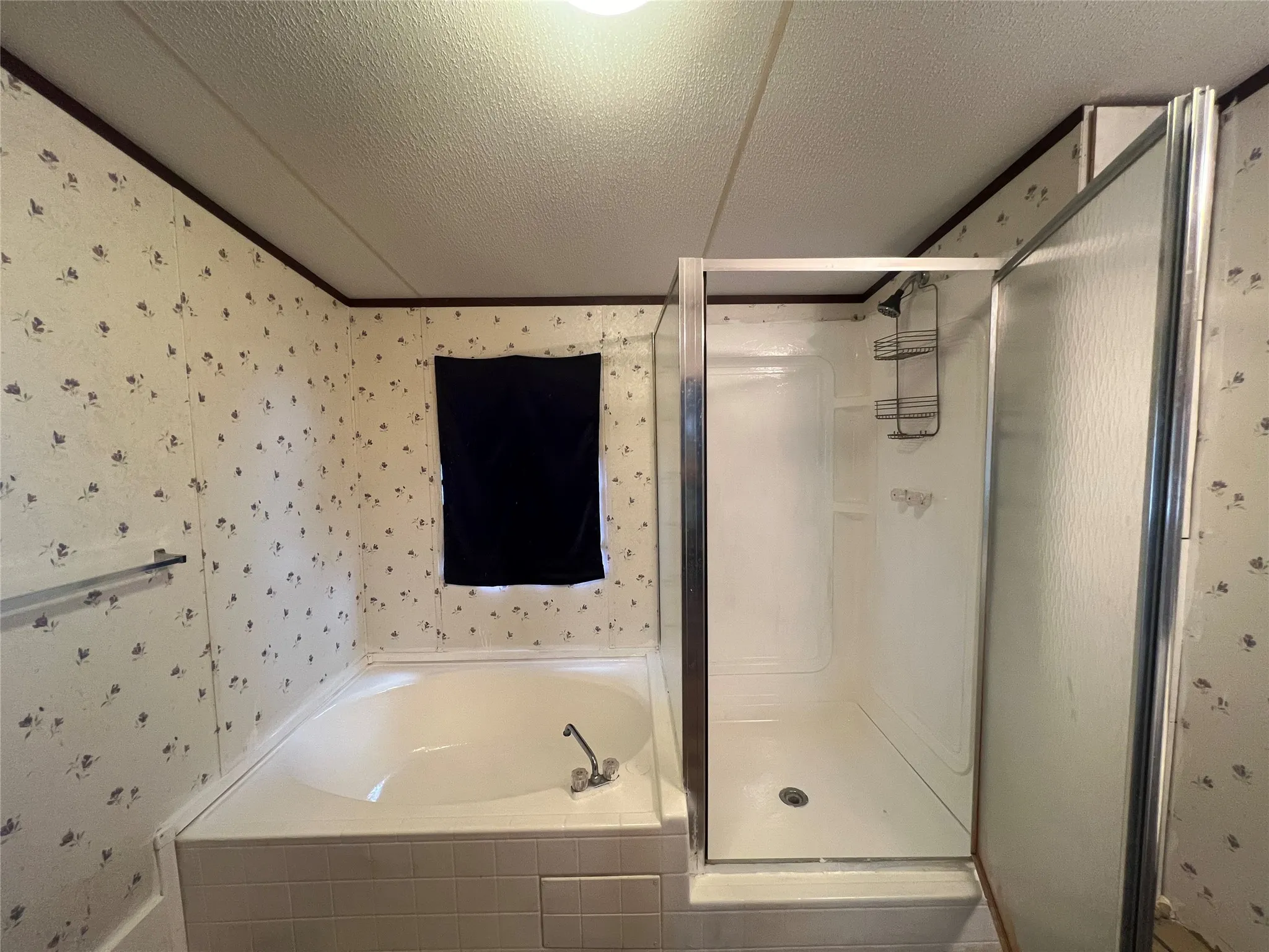 Manufactured Home For Sale in Grayson County , 120 Pine Ridge Circle, Southmayd, Texas 75092, 4 Bedrooms, 2 Bathrooms, Garage spaces, 1,680 Sqft, built in 1999, Price $129,000, mls#21284466, Real Estate Agent in Southmayd, Homes For Sale in Grayson county, Homes For Sale in Southmayd, Realtor in Southmayd Texas, Real Estate Brokerage Independent Realty Texas, Luminita Cordes Realtor