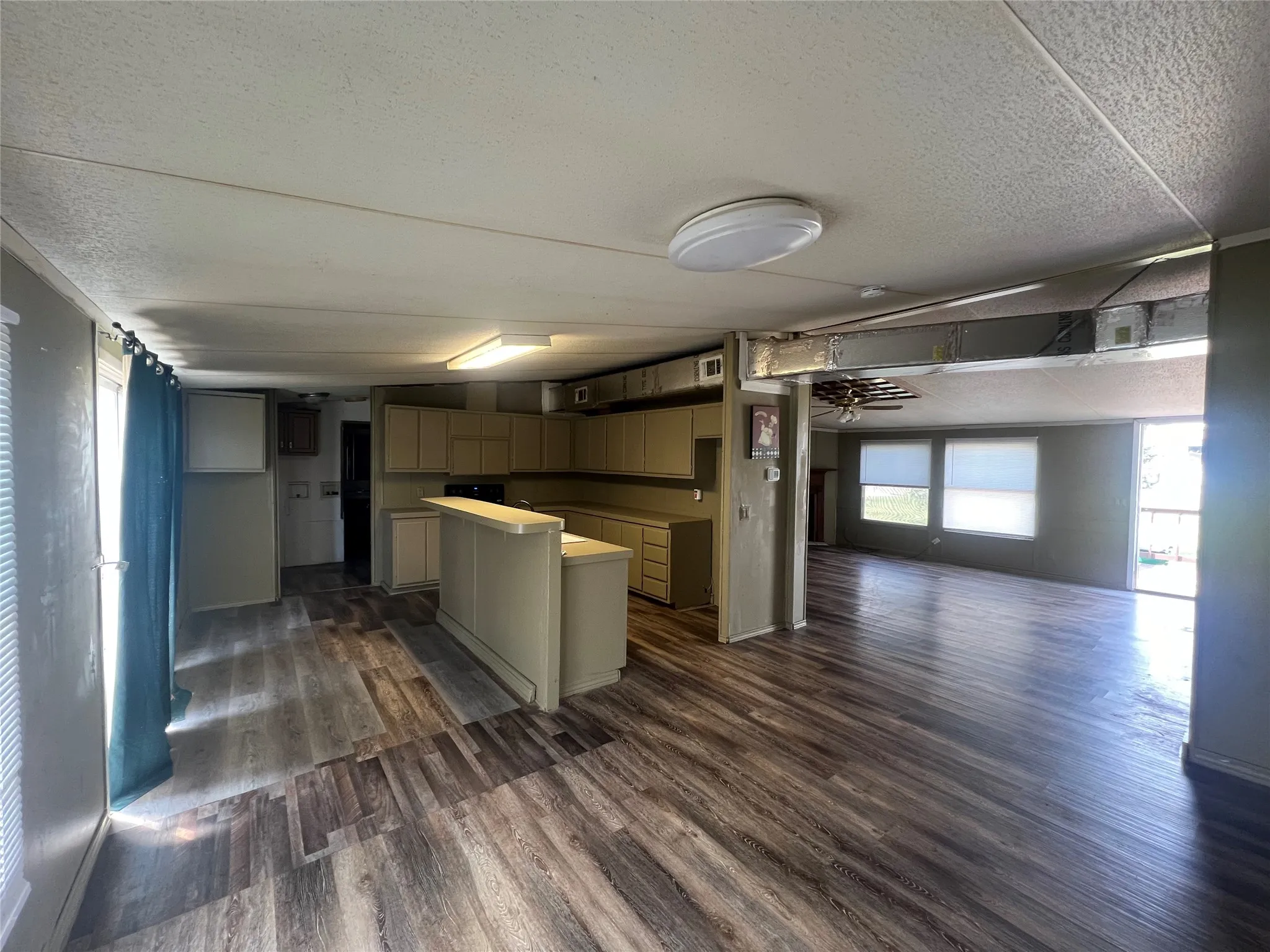 Manufactured Home For Sale in Grayson County , 120 Pine Ridge Circle, Southmayd, Texas 75092, 4 Bedrooms, 2 Bathrooms, Garage spaces, 1,680 Sqft, built in 1999, Price $129,000, mls#21284466, Real Estate Agent in Southmayd, Homes For Sale in Grayson county, Homes For Sale in Southmayd, Realtor in Southmayd Texas, Real Estate Brokerage Independent Realty Texas, Luminita Cordes Realtor