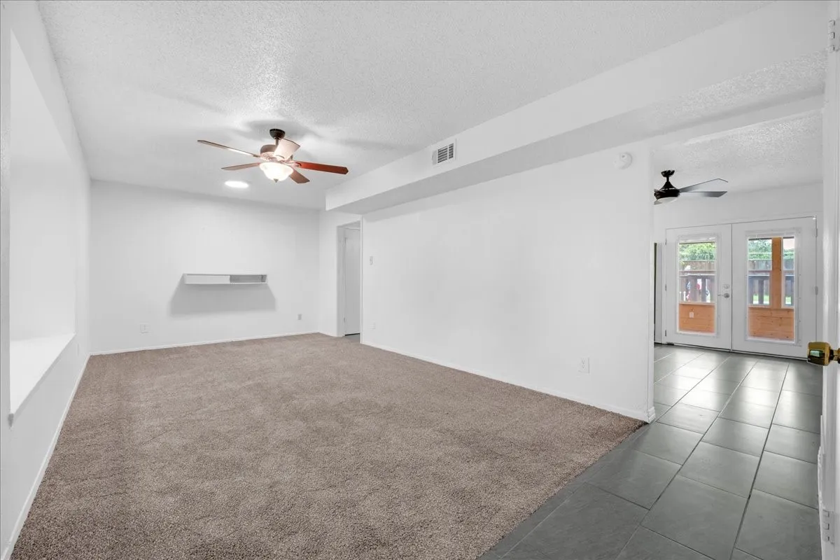 Single Family Residence For Sale in Dallas County , 1401 Greentree Lane, Garland, Texas 75042, 3 Bedroom, 2 Bathroom, 2 Garage spaces, 1,584 Sqft, built in 1965, mls#21275626, Real Estate Agent in Garland, Homes For Sale in Dallas county, Homes For Sale in Garland, Realtor in Garland Texas, Real Estate Brokerage Independent Realty Texas, Luminita Cordes Realtor