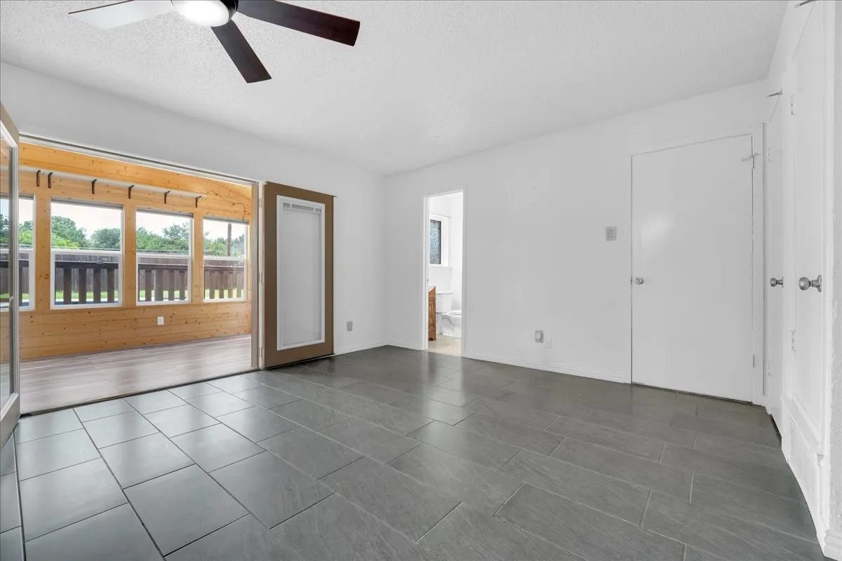 Single Family Residence For Sale in Dallas County , 1401 Greentree Lane, Garland, Texas 75042, 3 Bedroom, 2 Bathroom, 2 Garage spaces, 1,584 Sqft, built in 1965, mls#21275626, Real Estate Agent in Garland, Homes For Sale in Dallas county, Homes For Sale in Garland, Realtor in Garland Texas, Real Estate Brokerage Independent Realty Texas, Luminita Cordes Realtor
