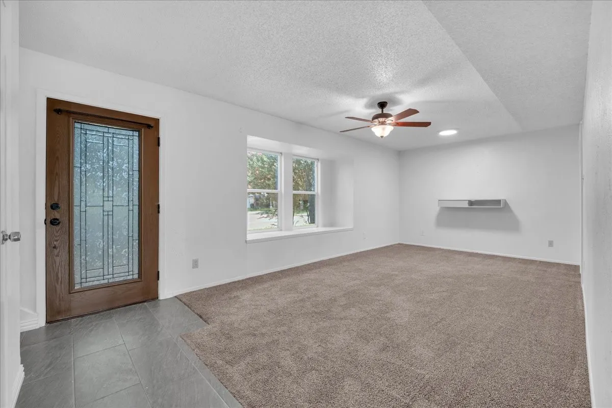 Single Family Residence For Sale in Dallas County , 1401 Greentree Lane, Garland, Texas 75042, 3 Bedroom, 2 Bathroom, 2 Garage spaces, 1,584 Sqft, built in 1965, mls#21275626, Real Estate Agent in Garland, Homes For Sale in Dallas county, Homes For Sale in Garland, Realtor in Garland Texas, Real Estate Brokerage Independent Realty Texas, Luminita Cordes Realtor