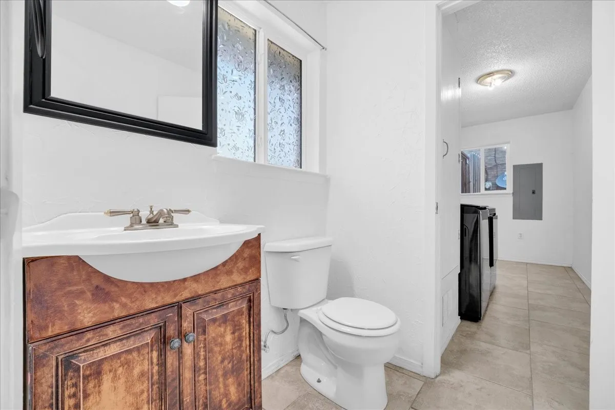 Single Family Residence For Sale in Dallas County , 1401 Greentree Lane, Garland, Texas 75042, 3 Bedroom, 2 Bathroom, 2 Garage spaces, 1,584 Sqft, built in 1965, mls#21275626, Real Estate Agent in Garland, Homes For Sale in Dallas county, Homes For Sale in Garland, Realtor in Garland Texas, Real Estate Brokerage Independent Realty Texas, Luminita Cordes Realtor