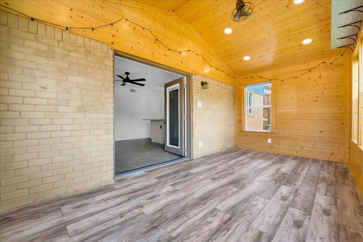 Single Family Residence For Sale in Dallas County , 1401 Greentree Lane, Garland, Texas 75042, 3 Bedroom, 2 Bathroom, 2 Garage spaces, 1,584 Sqft, built in 1965, mls#21275626, Real Estate Agent in Garland, Homes For Sale in Dallas county, Homes For Sale in Garland, Realtor in Garland Texas, Real Estate Brokerage Independent Realty Texas, Luminita Cordes Realtor