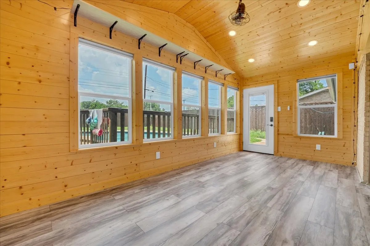 Single Family Residence For Sale in Dallas County , 1401 Greentree Lane, Garland, Texas 75042, 3 Bedroom, 2 Bathroom, 2 Garage spaces, 1,584 Sqft, built in 1965, mls#21275626, Real Estate Agent in Garland, Homes For Sale in Dallas county, Homes For Sale in Garland, Realtor in Garland Texas, Real Estate Brokerage Independent Realty Texas, Luminita Cordes Realtor