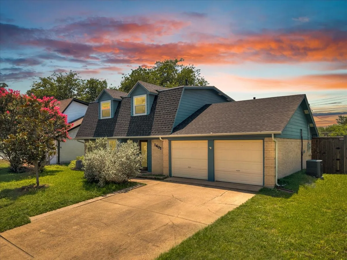 Single Family Residence For Sale in Dallas County , 1401 Greentree Lane, Garland, Texas 75042, 3 Bedroom, 2 Bathroom, 2 Garage spaces, 1,584 Sqft, built in 1965, mls#21275626, Real Estate Agent in Garland, Homes For Sale in Dallas county, Homes For Sale in Garland, Realtor in Garland Texas, Real Estate Brokerage Independent Realty Texas, Luminita Cordes Realtor