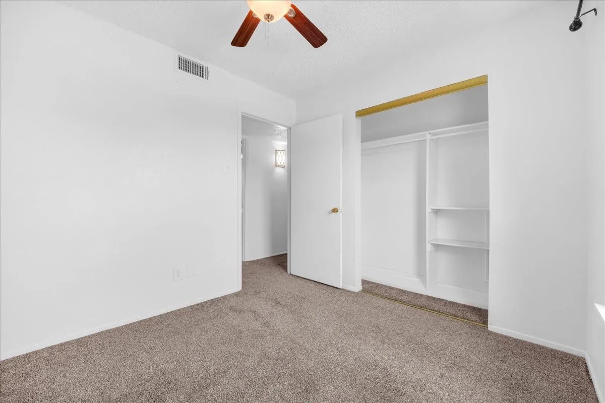 Single Family Residence For Sale in Dallas County , 1401 Greentree Lane, Garland, Texas 75042, 3 Bedroom, 2 Bathroom, 2 Garage spaces, 1,584 Sqft, built in 1965, mls#21275626, Real Estate Agent in Garland, Homes For Sale in Dallas county, Homes For Sale in Garland, Realtor in Garland Texas, Real Estate Brokerage Independent Realty Texas, Luminita Cordes Realtor