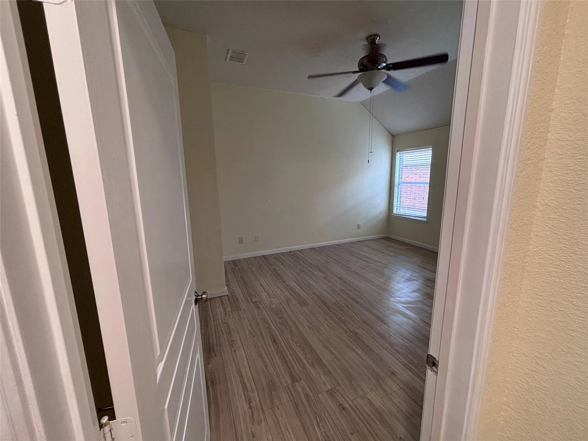 Single Family Residence For Sale in Tarrant County , 13740 Village Vista Drive, Fort Worth, Texas 76052, 4 Bedroom, 2 Bathroom, 2 Garage spaces, 1,924 Sqft, built in 2005, mls#21284091, Real Estate Agent in Fort Worth, Homes For Sale in Tarrant county, Homes For Sale in Fort Worth, Realtor in Fort Worth Texas, Real Estate Brokerage Independent Realty Texas, Luminita Cordes Realtor
