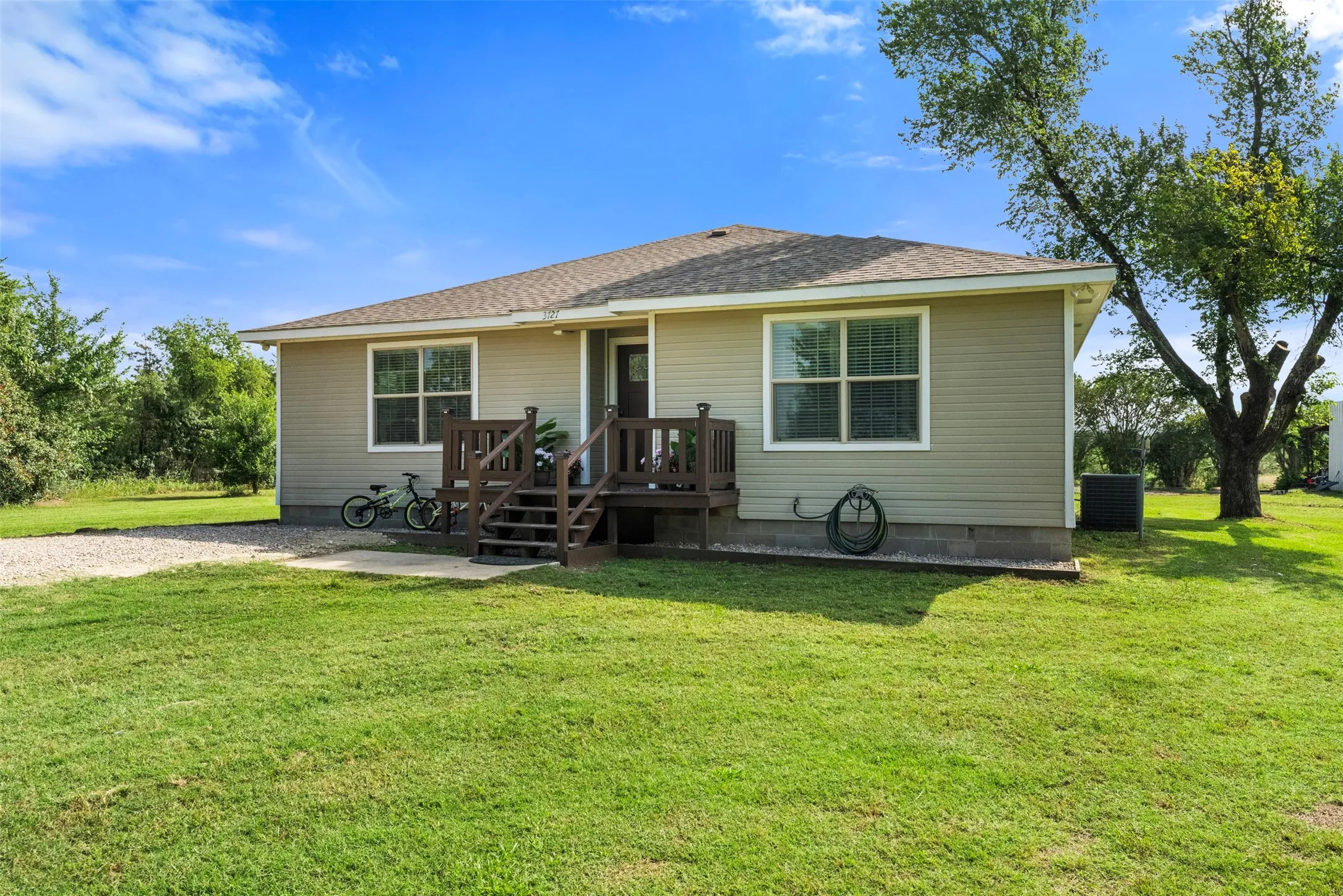Single Family Residence For Sale in Navarro County , 3727 SW County Road 1160, Corsicana, Texas 75110, 4 Bedroom, 2 Bathroom, Garage spaces, 1,638 Sqft, built in 2017, Price $289,600, mls#21283593, Real Estate Agent in Corsicana, Homes For Sale in Navarro county, Homes For Sale in Corsicana, Realtor in Corsicana Texas, Real Estate Brokerage Independent Realty Texas, Luminita Cordes Realtor