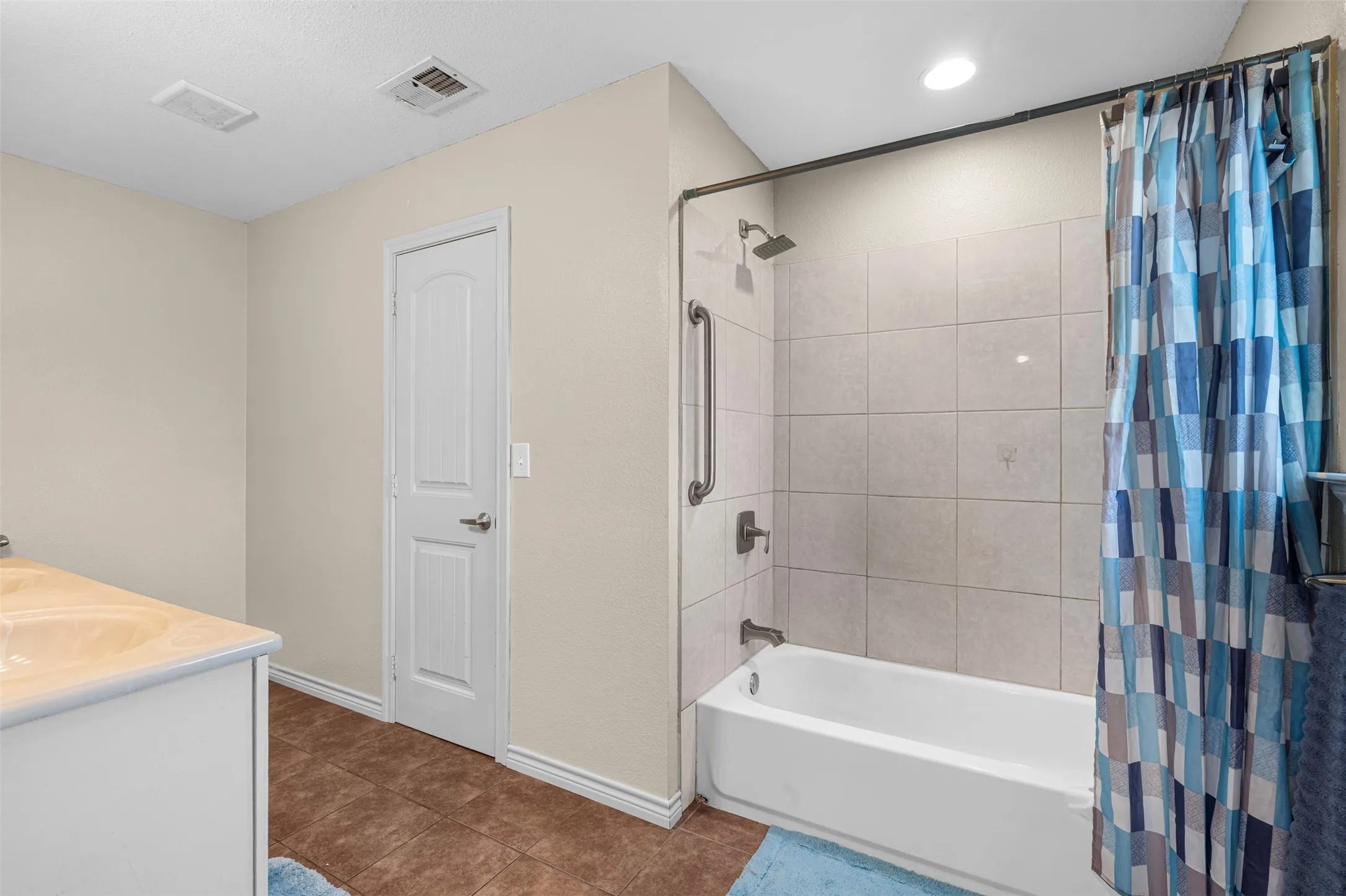 Single Family Residence For Sale in Navarro County , 3727 SW County Road 1160, Corsicana, Texas 75110, 4 Bedroom, 2 Bathroom, Garage spaces, 1,638 Sqft, built in 2017, Price $289,600, mls#21283593, Real Estate Agent in Corsicana, Homes For Sale in Navarro county, Homes For Sale in Corsicana, Realtor in Corsicana Texas, Real Estate Brokerage Independent Realty Texas, Luminita Cordes Realtor