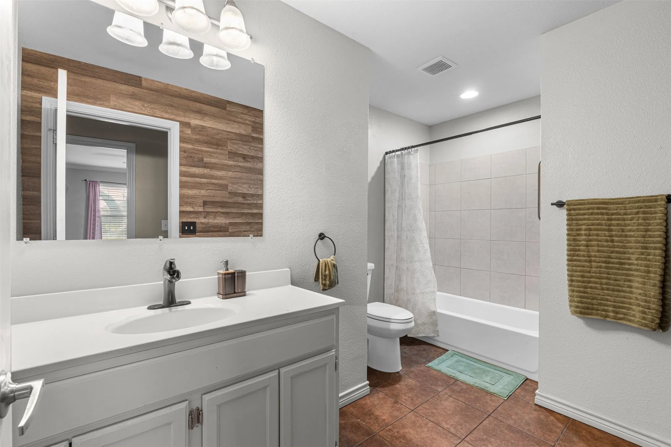 Single Family Residence For Sale in Navarro County , 3727 SW County Road 1160, Corsicana, Texas 75110, 4 Bedroom, 2 Bathroom, Garage spaces, 1,638 Sqft, built in 2017, Price $289,600, mls#21283593, Real Estate Agent in Corsicana, Homes For Sale in Navarro county, Homes For Sale in Corsicana, Realtor in Corsicana Texas, Real Estate Brokerage Independent Realty Texas, Luminita Cordes Realtor