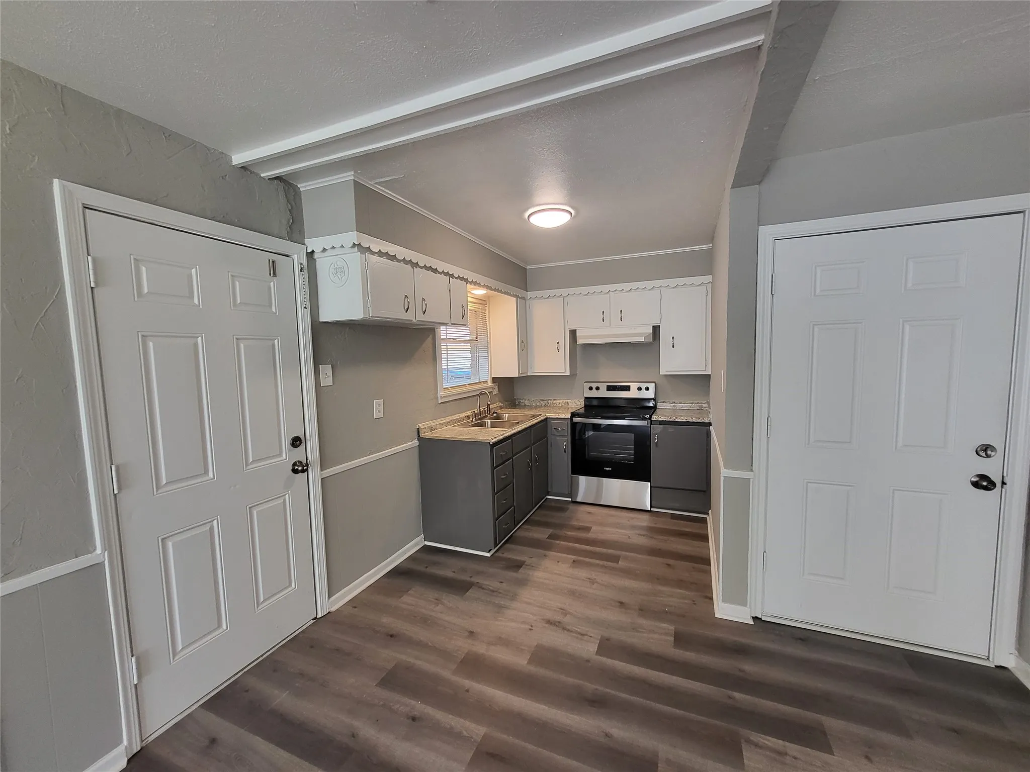 Duplex For Sale in Grayson County , 1503 E Wells Avenue, Sherman, Texas 75090, 5 Bedrooms, 2 Bathrooms, 1 Garage spaces, 0 Sqft, built in 1956, Price $229,900, mls#21284490, Real Estate Agent in Sherman, Homes For Sale in Grayson county, Homes For Sale in Sherman, Realtor in Sherman Texas, Real Estate Brokerage Independent Realty Texas, Luminita Cordes Realtor