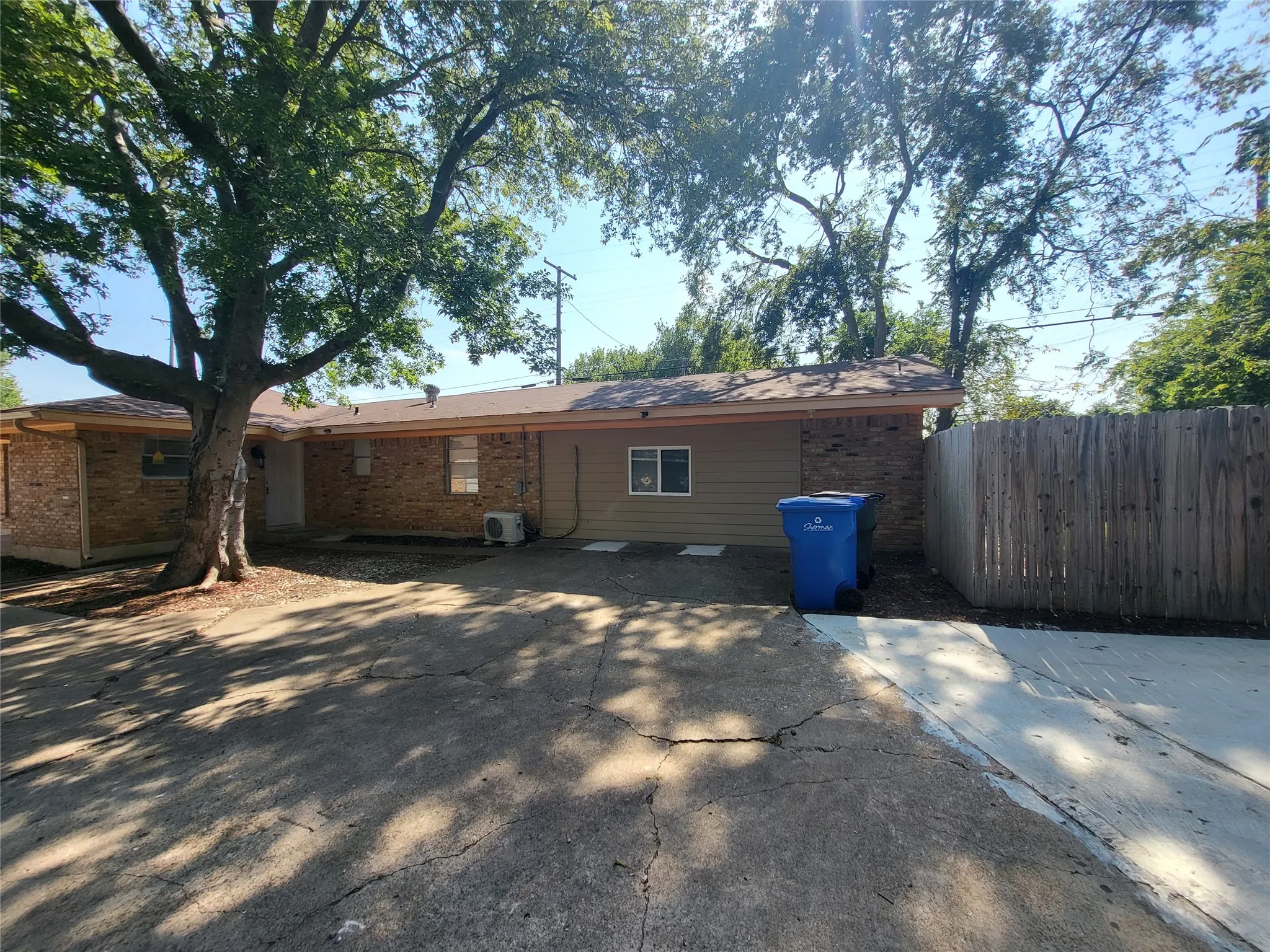 Duplex For Sale in Grayson County , 1503 E Wells Avenue, Sherman, Texas 75090, 5 Bedrooms, 2 Bathrooms, 1 Garage spaces, 0 Sqft, built in 1956, Price $229,900, mls#21284490, Real Estate Agent in Sherman, Homes For Sale in Grayson county, Homes For Sale in Sherman, Realtor in Sherman Texas, Real Estate Brokerage Independent Realty Texas, Luminita Cordes Realtor