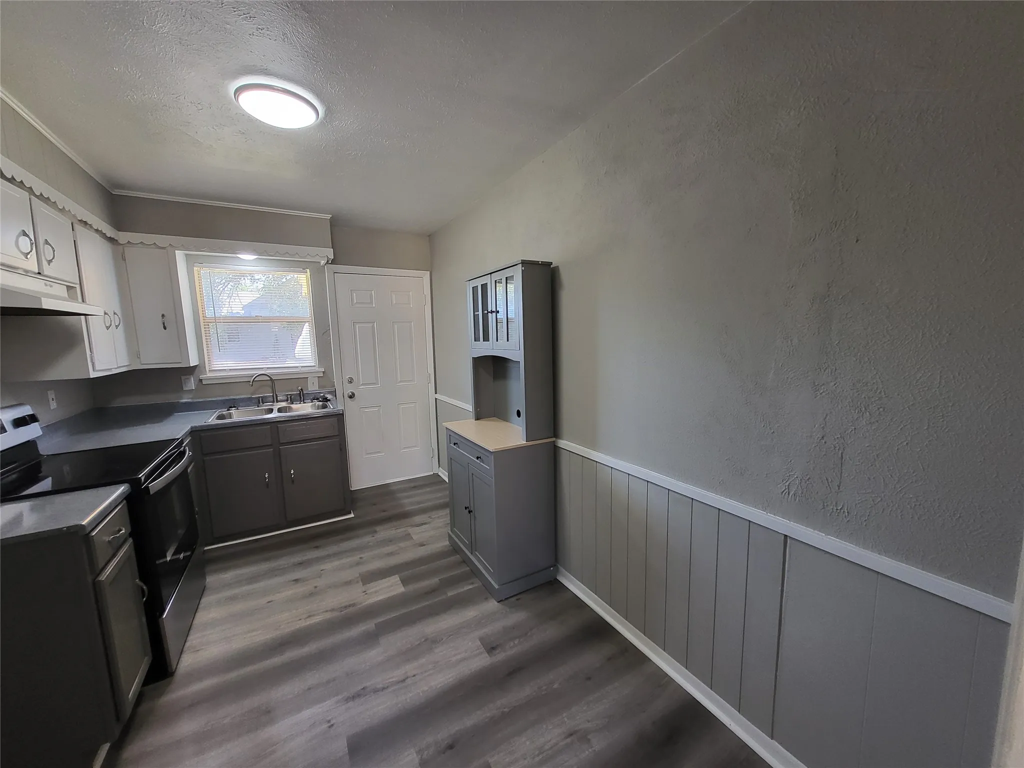 Duplex For Sale in Grayson County , 1503 E Wells Avenue, Sherman, Texas 75090, 5 Bedrooms, 2 Bathrooms, 1 Garage spaces, 0 Sqft, built in 1956, Price $229,900, mls#21284490, Real Estate Agent in Sherman, Homes For Sale in Grayson county, Homes For Sale in Sherman, Realtor in Sherman Texas, Real Estate Brokerage Independent Realty Texas, Luminita Cordes Realtor