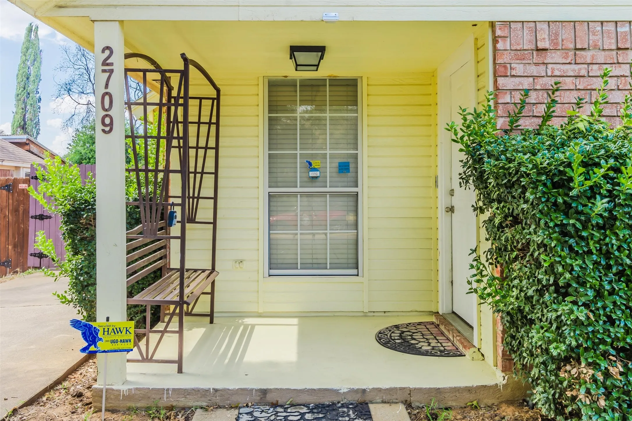 Duplex For Rent in Tarrant County , 2709 Brittany Drive, Euless, Texas 76039, 3 Bedroom, 2 Bathroom, Garage spaces, 1,142 Sqft, built in 1992, mls#21284504, Real Estate Agent in Euless, Homes For Rent in Tarrant county, Homes For Rent in Euless, Realtor in Euless Texas, Real Estate Brokerage Independent Realty Texas, Luminita Cordes Realtor