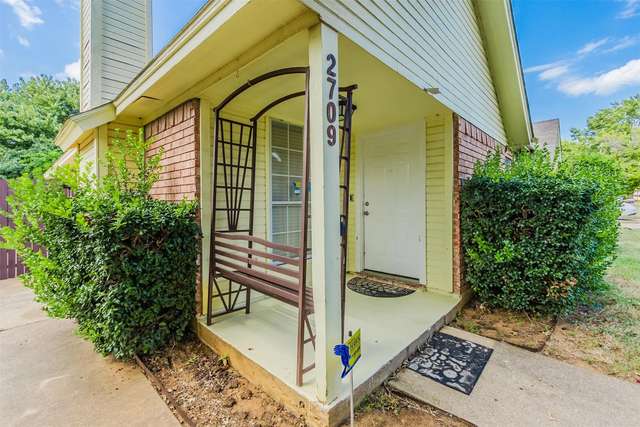 Duplex For Rent in Tarrant County , 2709 Brittany Drive, Euless, Texas 76039, 3 Bedroom, 2 Bathroom, Garage spaces, 1,142 Sqft, built in 1992, mls#21284504, Real Estate Agent in Euless, Homes For Rent in Tarrant county, Homes For Rent in Euless, Realtor in Euless Texas, Real Estate Brokerage Independent Realty Texas, Luminita Cordes Realtor