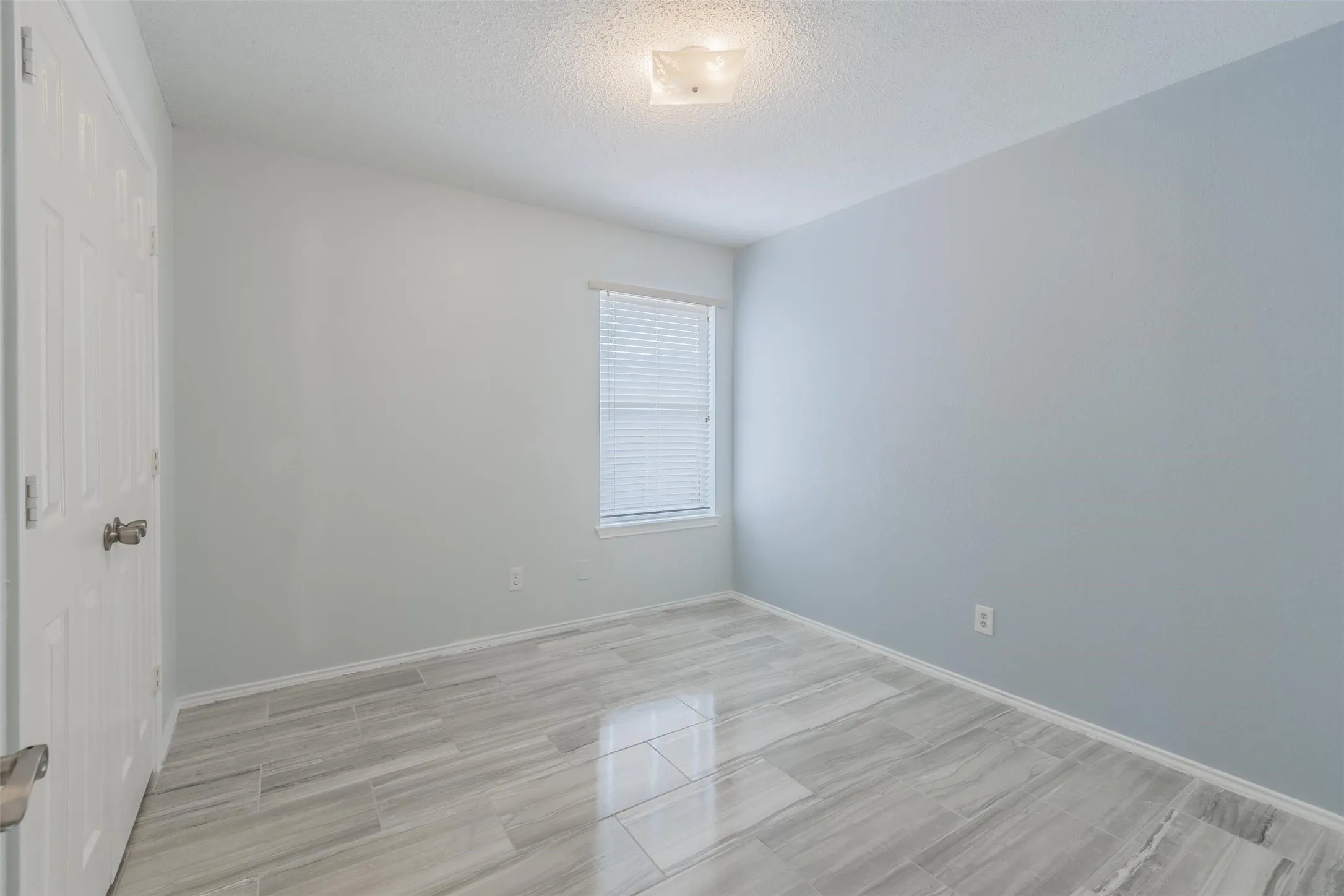 Duplex For Rent in Tarrant County , 2709 Brittany Drive, Euless, Texas 76039, 3 Bedroom, 2 Bathroom, Garage spaces, 1,142 Sqft, built in 1992, mls#21284504, Real Estate Agent in Euless, Homes For Rent in Tarrant county, Homes For Rent in Euless, Realtor in Euless Texas, Real Estate Brokerage Independent Realty Texas, Luminita Cordes Realtor