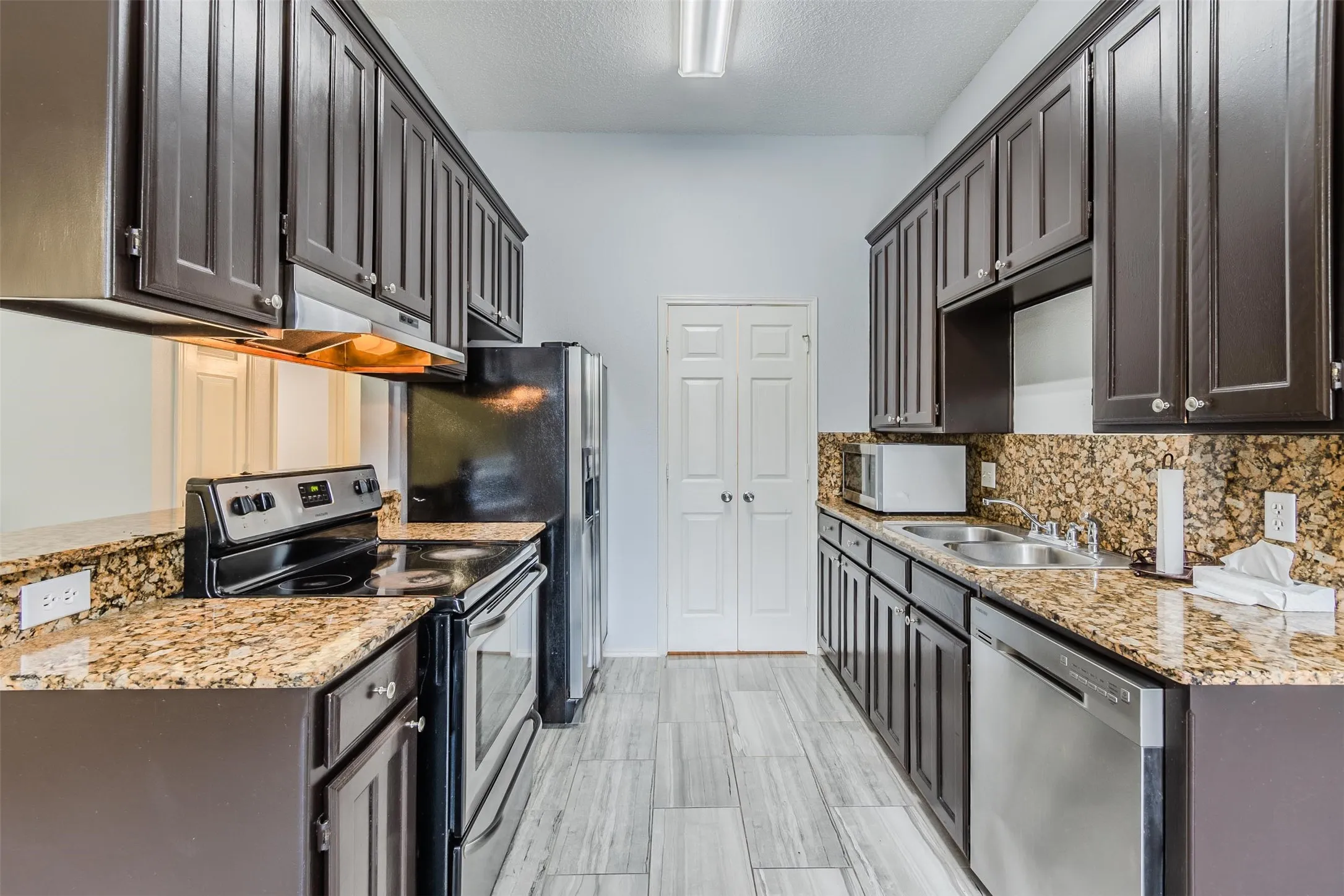 Duplex For Rent in Tarrant County , 2709 Brittany Drive, Euless, Texas 76039, 3 Bedroom, 2 Bathroom, Garage spaces, 1,142 Sqft, built in 1992, mls#21284504, Real Estate Agent in Euless, Homes For Rent in Tarrant county, Homes For Rent in Euless, Realtor in Euless Texas, Real Estate Brokerage Independent Realty Texas, Luminita Cordes Realtor