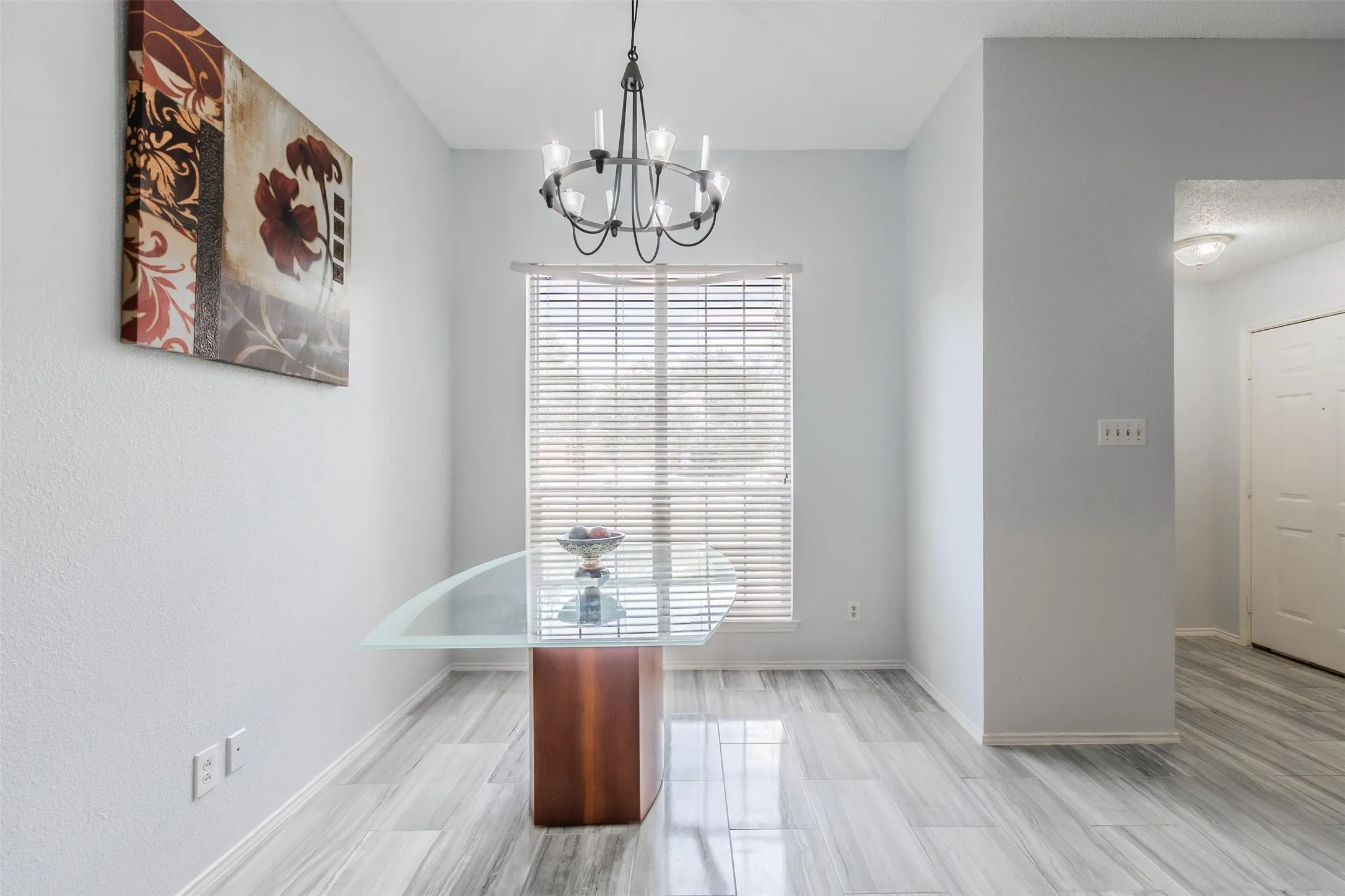 Duplex For Rent in Tarrant County , 2709 Brittany Drive, Euless, Texas 76039, 3 Bedroom, 2 Bathroom, Garage spaces, 1,142 Sqft, built in 1992, mls#21284504, Real Estate Agent in Euless, Homes For Rent in Tarrant county, Homes For Rent in Euless, Realtor in Euless Texas, Real Estate Brokerage Independent Realty Texas, Luminita Cordes Realtor