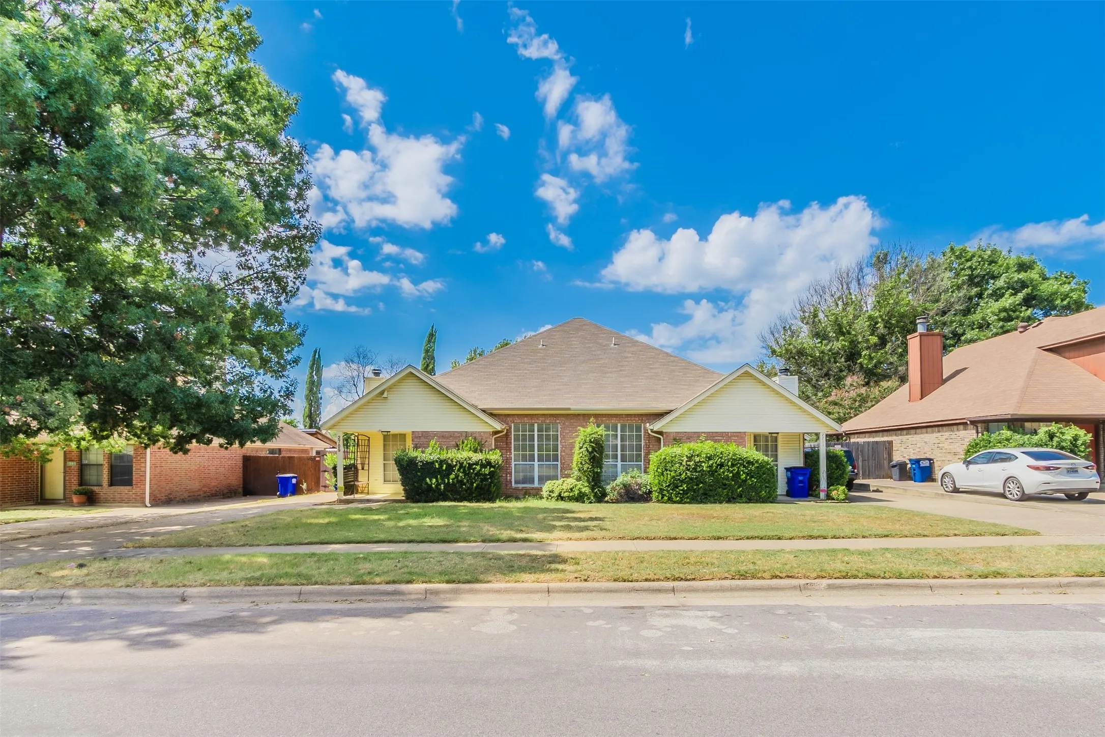 Duplex For Rent in Tarrant County , 2709 Brittany Drive, Euless, Texas 76039, 3 Bedroom, 2 Bathroom, Garage spaces, 1,142 Sqft, built in 1992, mls#21284504, Real Estate Agent in Euless, Homes For Rent in Tarrant county, Homes For Rent in Euless, Realtor in Euless Texas, Real Estate Brokerage Independent Realty Texas, Luminita Cordes Realtor