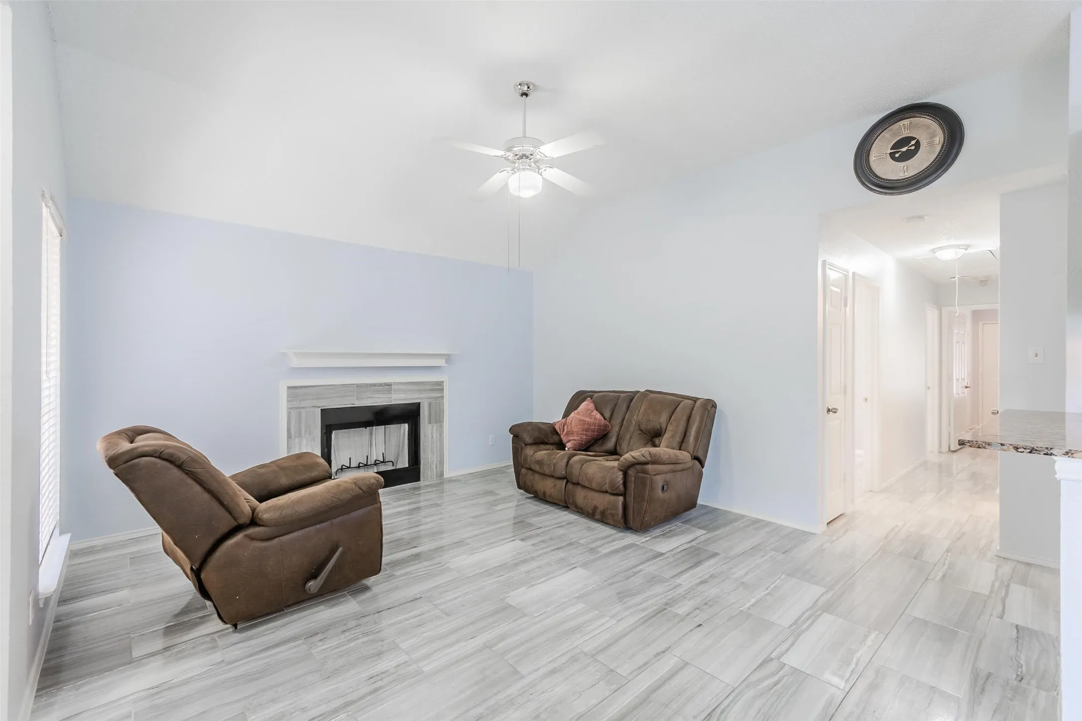 Duplex For Rent in Tarrant County , 2709 Brittany Drive, Euless, Texas 76039, 3 Bedroom, 2 Bathroom, Garage spaces, 1,142 Sqft, built in 1992, mls#21284504, Real Estate Agent in Euless, Homes For Rent in Tarrant county, Homes For Rent in Euless, Realtor in Euless Texas, Real Estate Brokerage Independent Realty Texas, Luminita Cordes Realtor