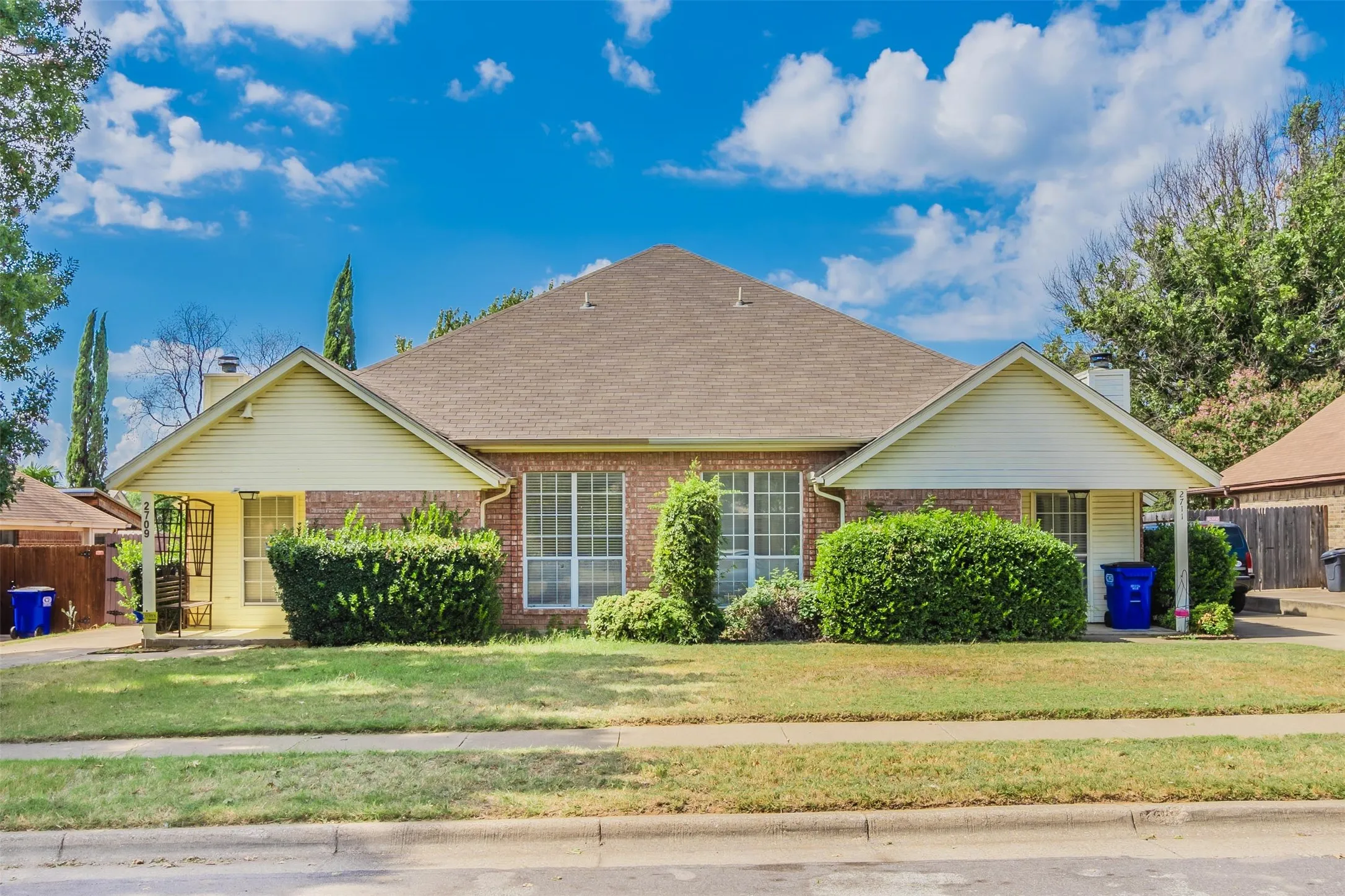 Duplex For Rent in Tarrant County , 2709 Brittany Drive, Euless, Texas 76039, 3 Bedroom, 2 Bathroom, Garage spaces, 1,142 Sqft, built in 1992, mls#21284504, Real Estate Agent in Euless, Homes For Rent in Tarrant county, Homes For Rent in Euless, Realtor in Euless Texas, Real Estate Brokerage Independent Realty Texas, Luminita Cordes Realtor