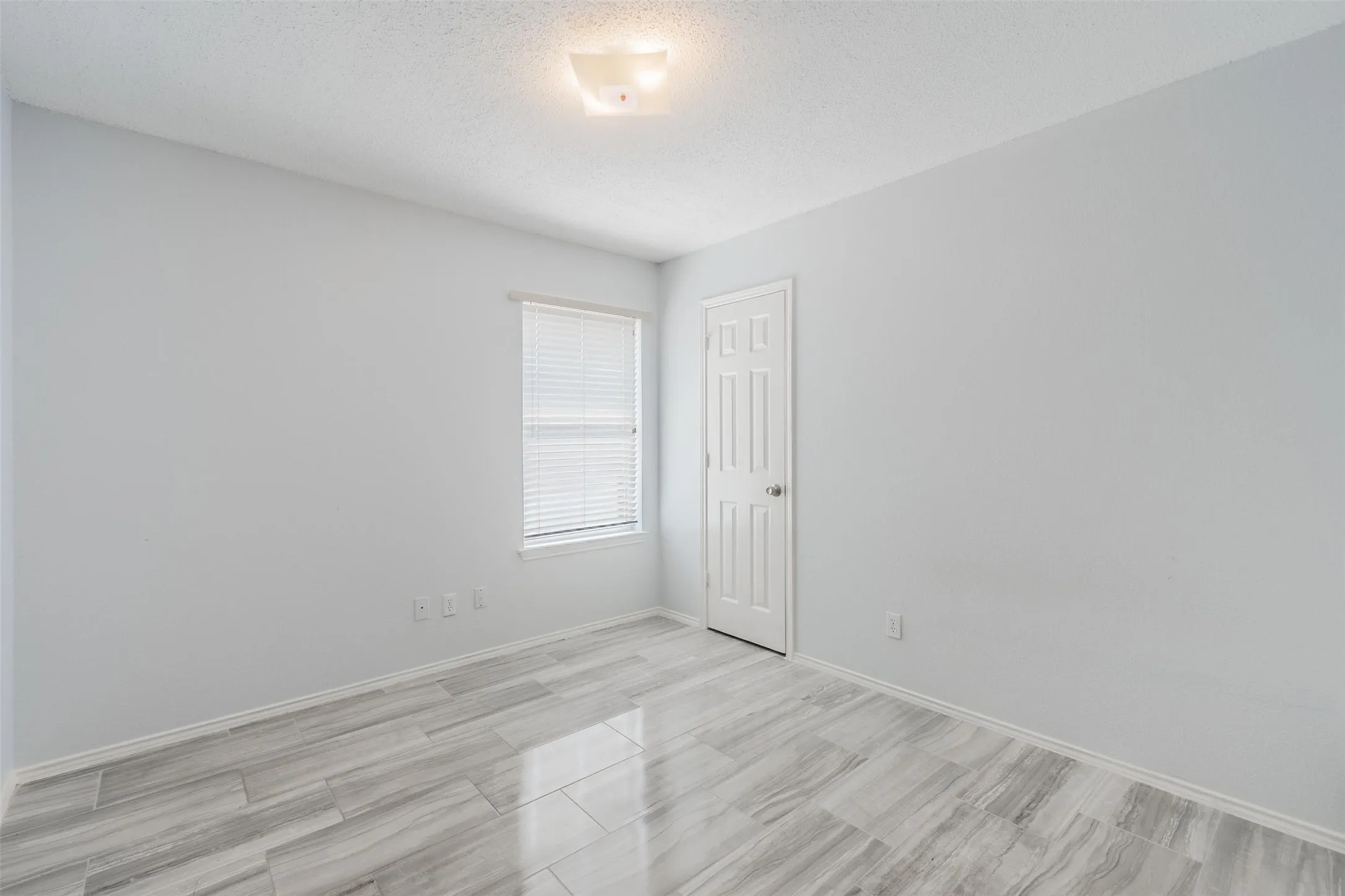 Duplex For Rent in Tarrant County , 2709 Brittany Drive, Euless, Texas 76039, 3 Bedroom, 2 Bathroom, Garage spaces, 1,142 Sqft, built in 1992, mls#21284504, Real Estate Agent in Euless, Homes For Rent in Tarrant county, Homes For Rent in Euless, Realtor in Euless Texas, Real Estate Brokerage Independent Realty Texas, Luminita Cordes Realtor