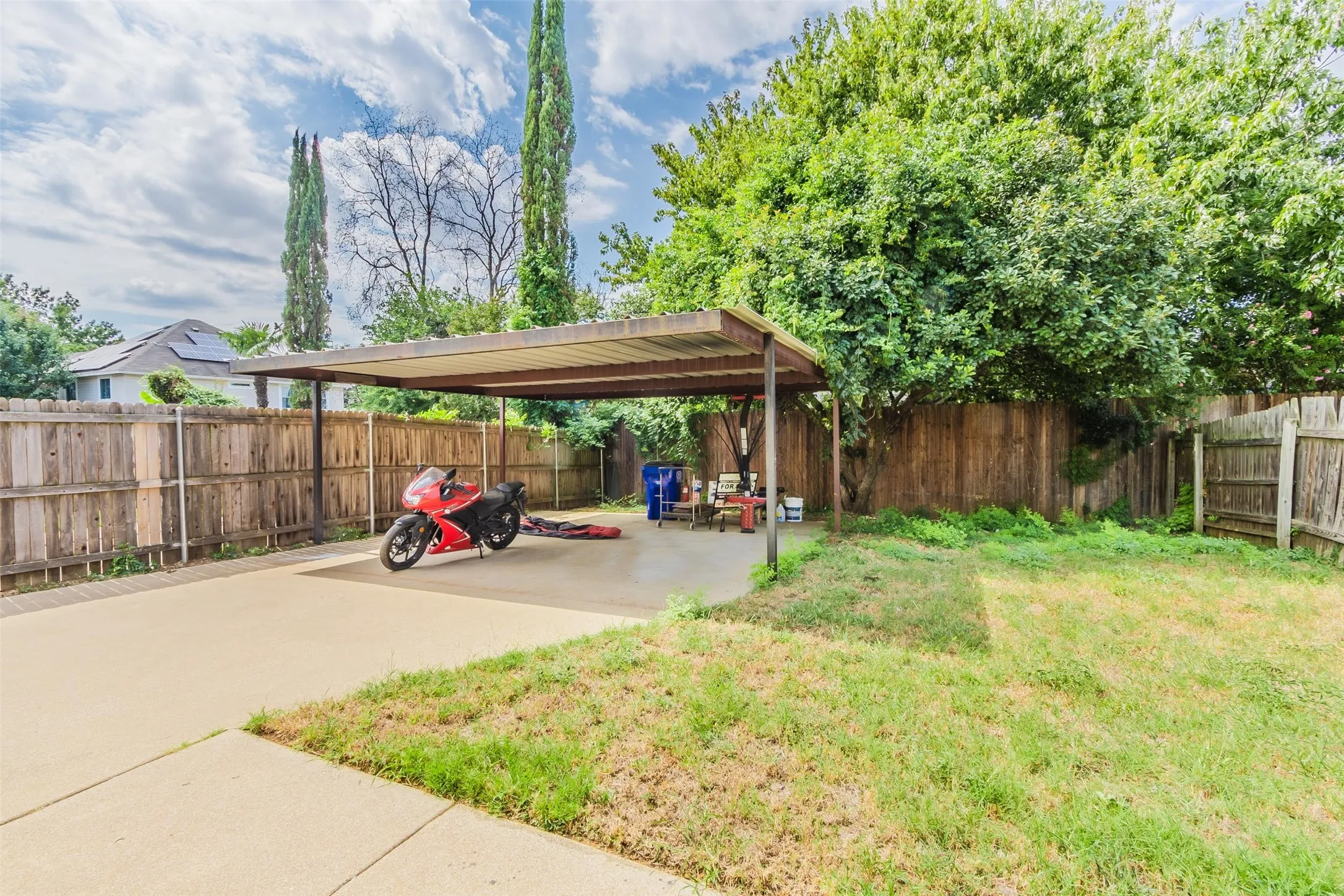 Duplex For Rent in Tarrant County , 2709 Brittany Drive, Euless, Texas 76039, 3 Bedroom, 2 Bathroom, Garage spaces, 1,142 Sqft, built in 1992, mls#21284504, Real Estate Agent in Euless, Homes For Rent in Tarrant county, Homes For Rent in Euless, Realtor in Euless Texas, Real Estate Brokerage Independent Realty Texas, Luminita Cordes Realtor