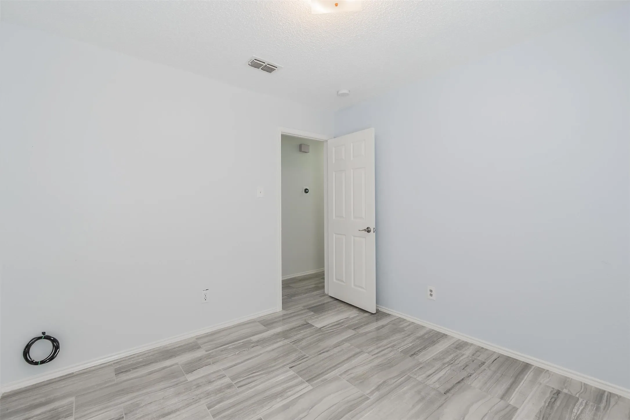Duplex For Rent in Tarrant County , 2709 Brittany Drive, Euless, Texas 76039, 3 Bedroom, 2 Bathroom, Garage spaces, 1,142 Sqft, built in 1992, mls#21284504, Real Estate Agent in Euless, Homes For Rent in Tarrant county, Homes For Rent in Euless, Realtor in Euless Texas, Real Estate Brokerage Independent Realty Texas, Luminita Cordes Realtor
