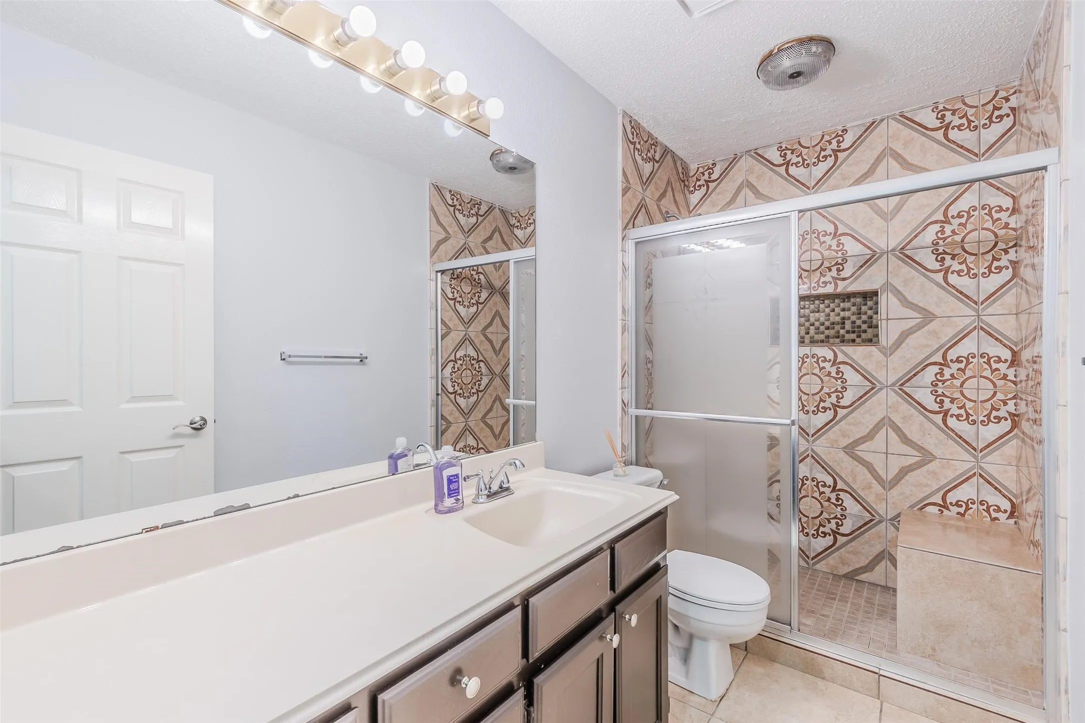 Duplex For Rent in Tarrant County , 2709 Brittany Drive, Euless, Texas 76039, 3 Bedroom, 2 Bathroom, Garage spaces, 1,142 Sqft, built in 1992, mls#21284504, Real Estate Agent in Euless, Homes For Rent in Tarrant county, Homes For Rent in Euless, Realtor in Euless Texas, Real Estate Brokerage Independent Realty Texas, Luminita Cordes Realtor