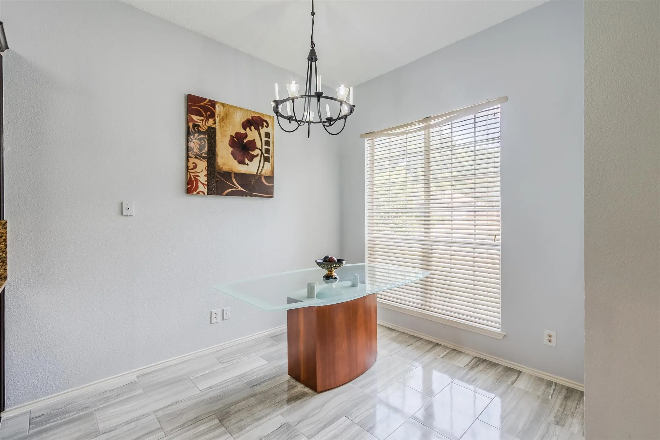 Duplex For Rent in Tarrant County , 2709 Brittany Drive, Euless, Texas 76039, 3 Bedroom, 2 Bathroom, Garage spaces, 1,142 Sqft, built in 1992, mls#21284504, Real Estate Agent in Euless, Homes For Rent in Tarrant county, Homes For Rent in Euless, Realtor in Euless Texas, Real Estate Brokerage Independent Realty Texas, Luminita Cordes Realtor