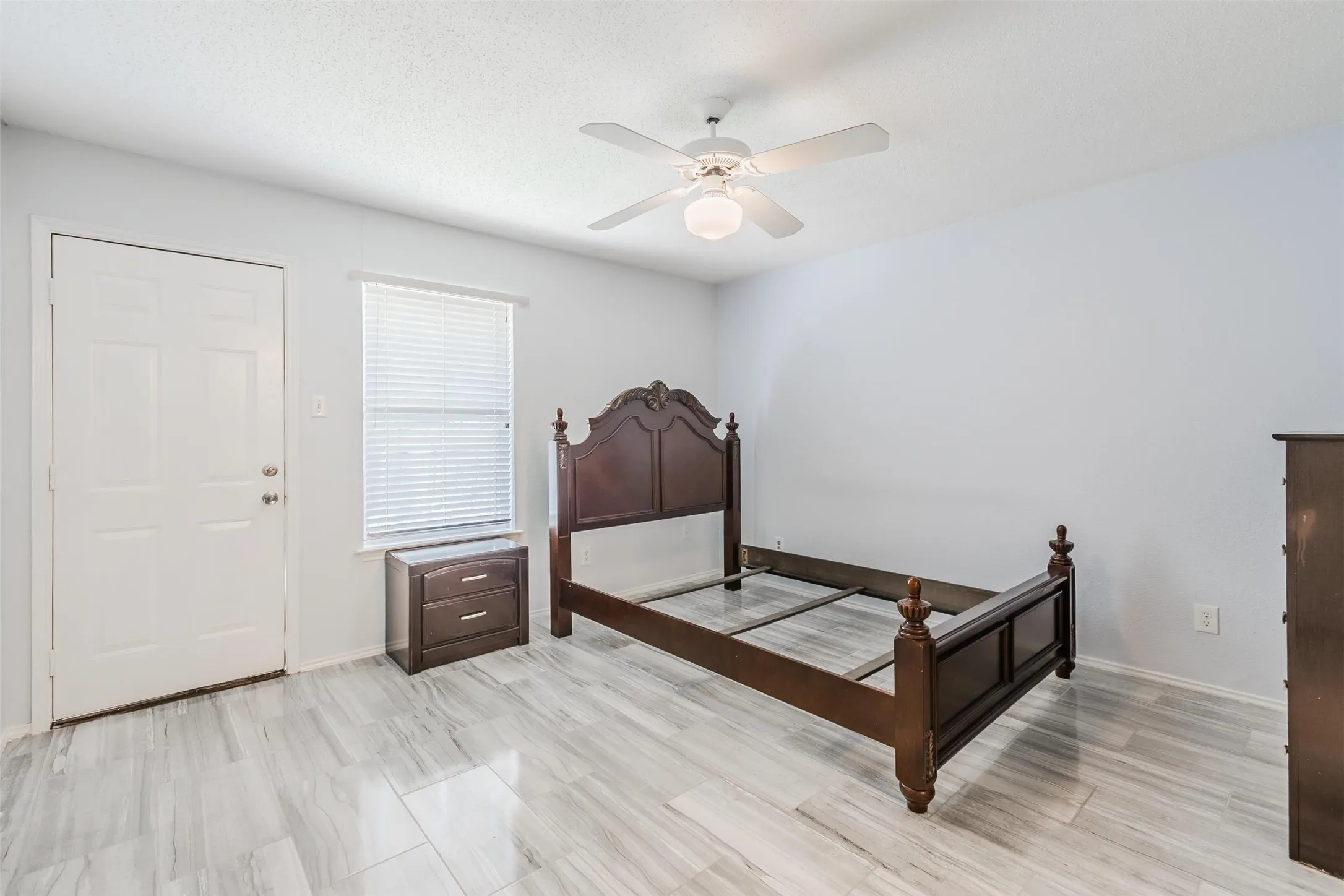 Duplex For Rent in Tarrant County , 2709 Brittany Drive, Euless, Texas 76039, 3 Bedroom, 2 Bathroom, Garage spaces, 1,142 Sqft, built in 1992, mls#21284504, Real Estate Agent in Euless, Homes For Rent in Tarrant county, Homes For Rent in Euless, Realtor in Euless Texas, Real Estate Brokerage Independent Realty Texas, Luminita Cordes Realtor