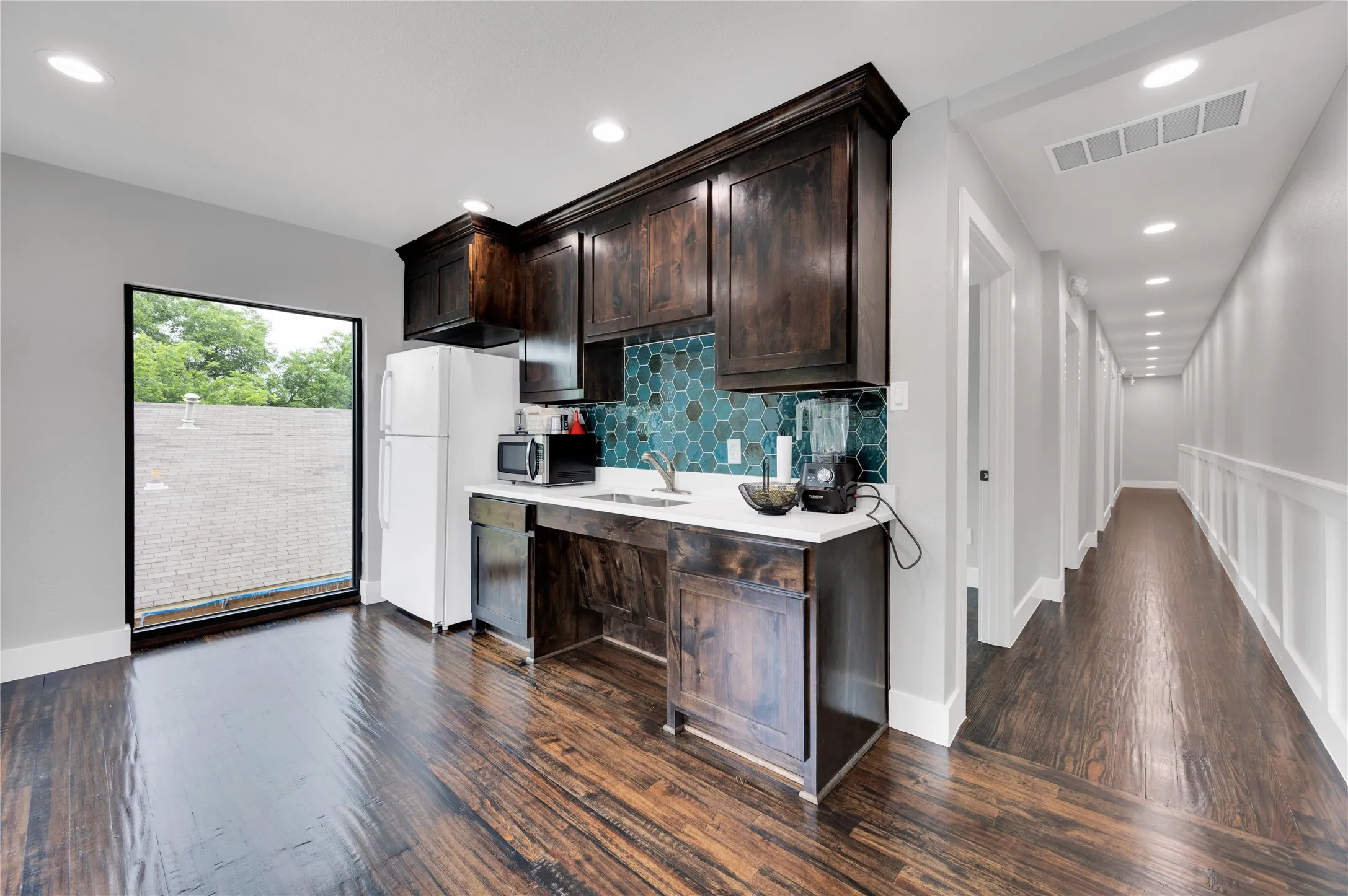 Office For Rent in Ellis County , 501 W Avenue F 109, Midlothian, Texas 76065, 0, 0, Garage spaces, 0 Sqft, built in 1921, Price $1,250, mls#21283300, Real Estate Agent in Midlothian, Homes For Rent in Ellis county, Homes For Rent in Midlothian, Realtor in Midlothian Texas, Real Estate Brokerage Independent Realty Texas, Luminita Cordes Realtor
