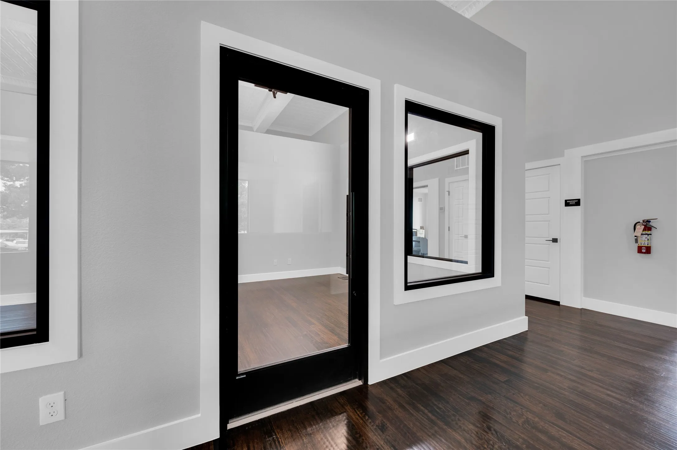 Office For Rent in Ellis County , 501 W Avenue F 109, Midlothian, Texas 76065, 0, 0, Garage spaces, 0 Sqft, built in 1921, Price $1,250, mls#21283300, Real Estate Agent in Midlothian, Homes For Rent in Ellis county, Homes For Rent in Midlothian, Realtor in Midlothian Texas, Real Estate Brokerage Independent Realty Texas, Luminita Cordes Realtor