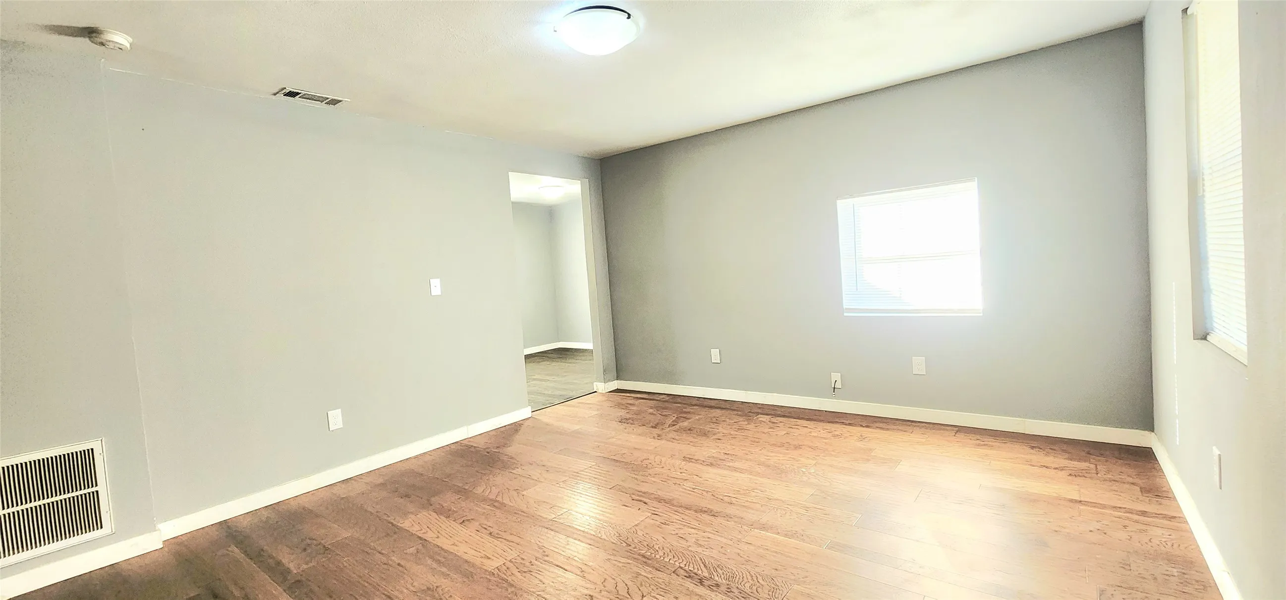 Single Family Residence For Sale in Dallas County , 8525 Oak Haven Lane, Dallas, Texas 75217, 2 Bedroom, 1 Bathroom, Garage spaces, 736 Sqft, built in 1952, mls#21284506, Real Estate Agent in Dallas, Homes For Sale in Dallas county, Homes For Sale in Dallas, Realtor in Dallas Texas, Real Estate Brokerage Independent Realty Texas, Luminita Cordes Realtor