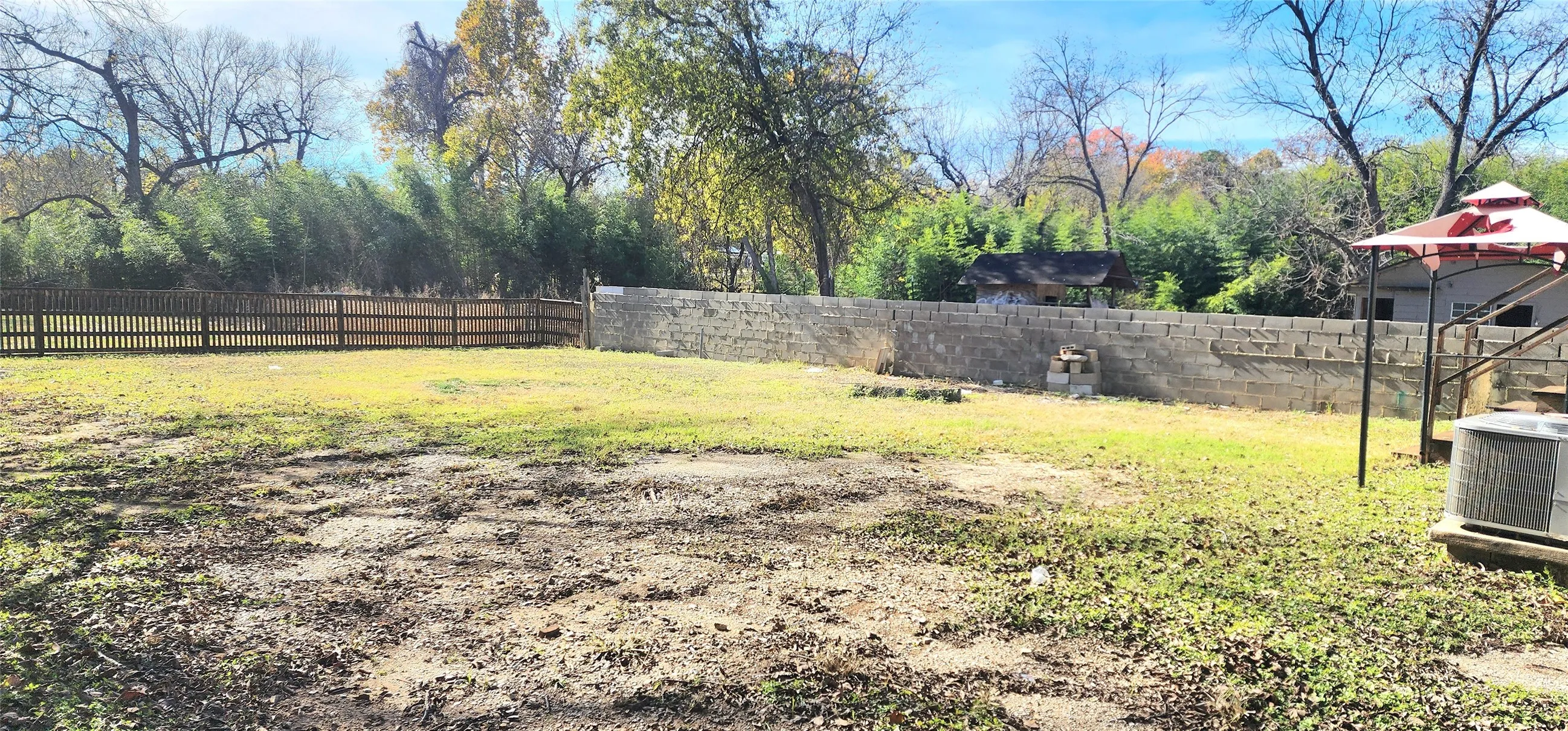 Single Family Residence For Sale in Dallas County , 8525 Oak Haven Lane, Dallas, Texas 75217, 2 Bedroom, 1 Bathroom, Garage spaces, 736 Sqft, built in 1952, mls#21284506, Real Estate Agent in Dallas, Homes For Sale in Dallas county, Homes For Sale in Dallas, Realtor in Dallas Texas, Real Estate Brokerage Independent Realty Texas, Luminita Cordes Realtor