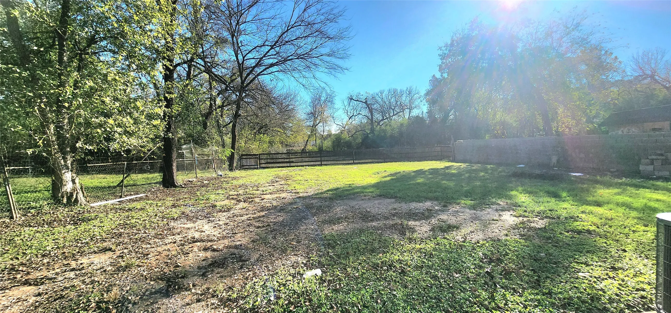 Single Family Residence For Sale in Dallas County , 8525 Oak Haven Lane, Dallas, Texas 75217, 2 Bedroom, 1 Bathroom, Garage spaces, 736 Sqft, built in 1952, mls#21284506, Real Estate Agent in Dallas, Homes For Sale in Dallas county, Homes For Sale in Dallas, Realtor in Dallas Texas, Real Estate Brokerage Independent Realty Texas, Luminita Cordes Realtor
