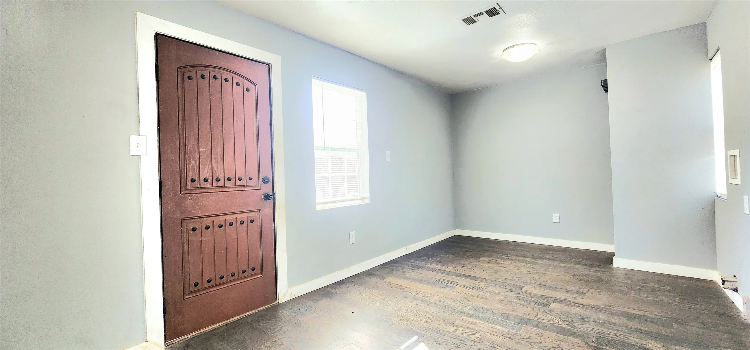 Single Family Residence For Sale in Dallas County , 8525 Oak Haven Lane, Dallas, Texas 75217, 2 Bedroom, 1 Bathroom, Garage spaces, 736 Sqft, built in 1952, mls#21284506, Real Estate Agent in Dallas, Homes For Sale in Dallas county, Homes For Sale in Dallas, Realtor in Dallas Texas, Real Estate Brokerage Independent Realty Texas, Luminita Cordes Realtor