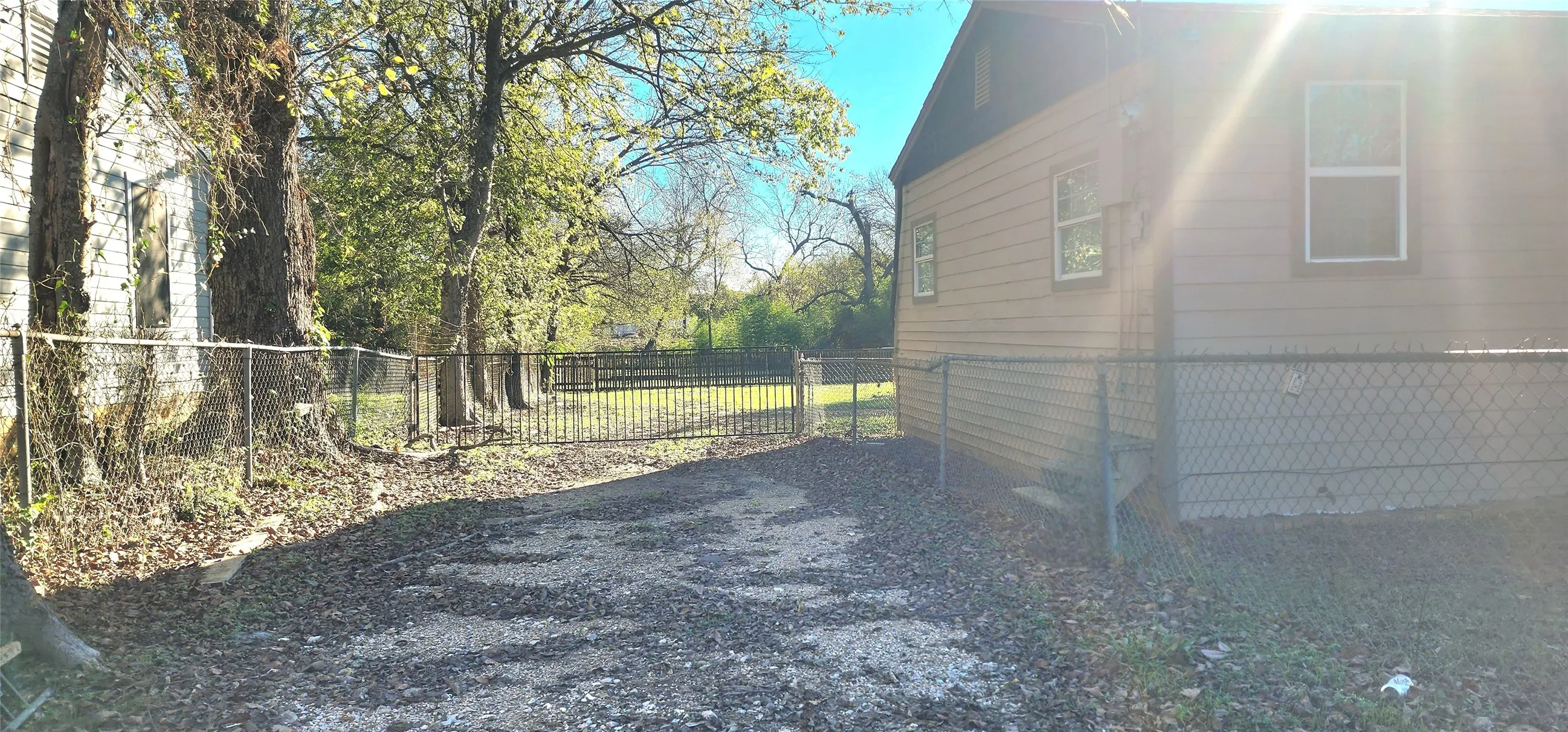 Single Family Residence For Sale in Dallas County , 8525 Oak Haven Lane, Dallas, Texas 75217, 2 Bedroom, 1 Bathroom, Garage spaces, 736 Sqft, built in 1952, mls#21284506, Real Estate Agent in Dallas, Homes For Sale in Dallas county, Homes For Sale in Dallas, Realtor in Dallas Texas, Real Estate Brokerage Independent Realty Texas, Luminita Cordes Realtor