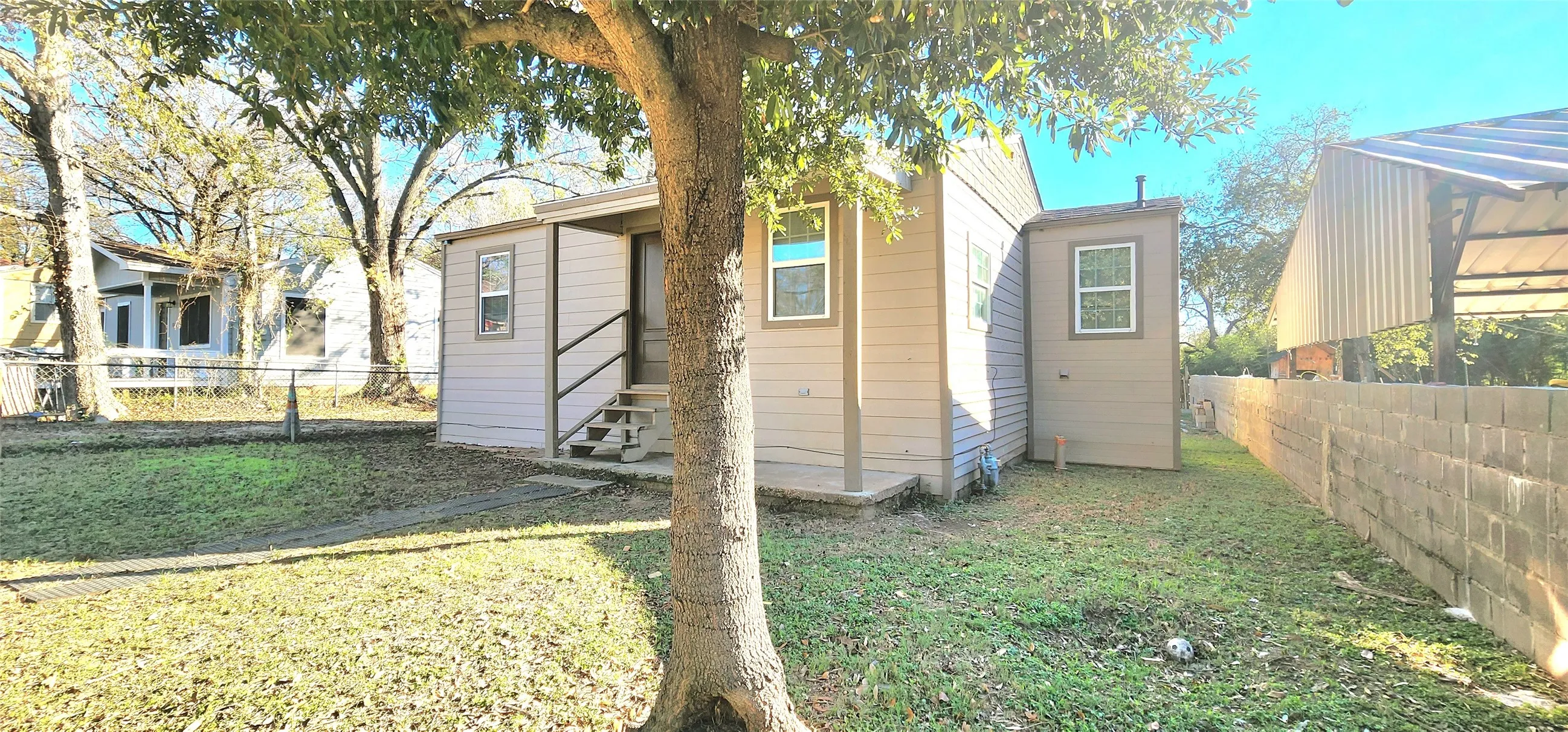 Single Family Residence For Sale in Dallas County , 8525 Oak Haven Lane, Dallas, Texas 75217, 2 Bedroom, 1 Bathroom, Garage spaces, 736 Sqft, built in 1952, mls#21284506, Real Estate Agent in Dallas, Homes For Sale in Dallas county, Homes For Sale in Dallas, Realtor in Dallas Texas, Real Estate Brokerage Independent Realty Texas, Luminita Cordes Realtor