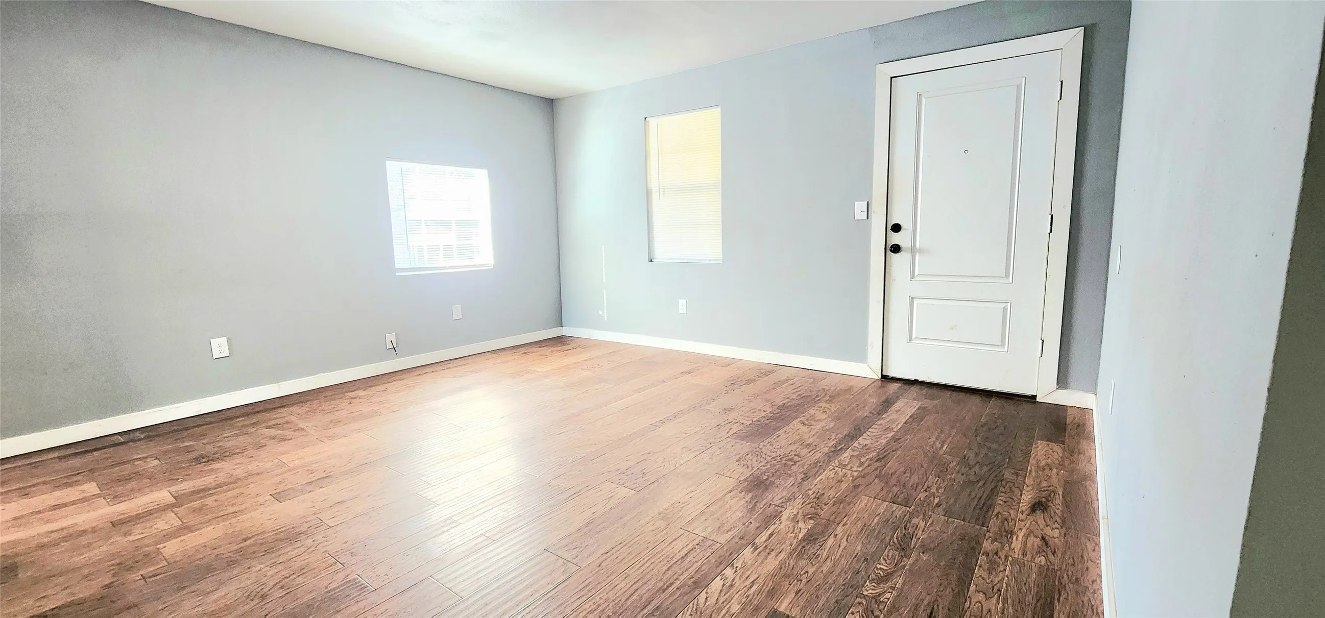 Single Family Residence For Sale in Dallas County , 8525 Oak Haven Lane, Dallas, Texas 75217, 2 Bedroom, 1 Bathroom, Garage spaces, 736 Sqft, built in 1952, mls#21284506, Real Estate Agent in Dallas, Homes For Sale in Dallas county, Homes For Sale in Dallas, Realtor in Dallas Texas, Real Estate Brokerage Independent Realty Texas, Luminita Cordes Realtor