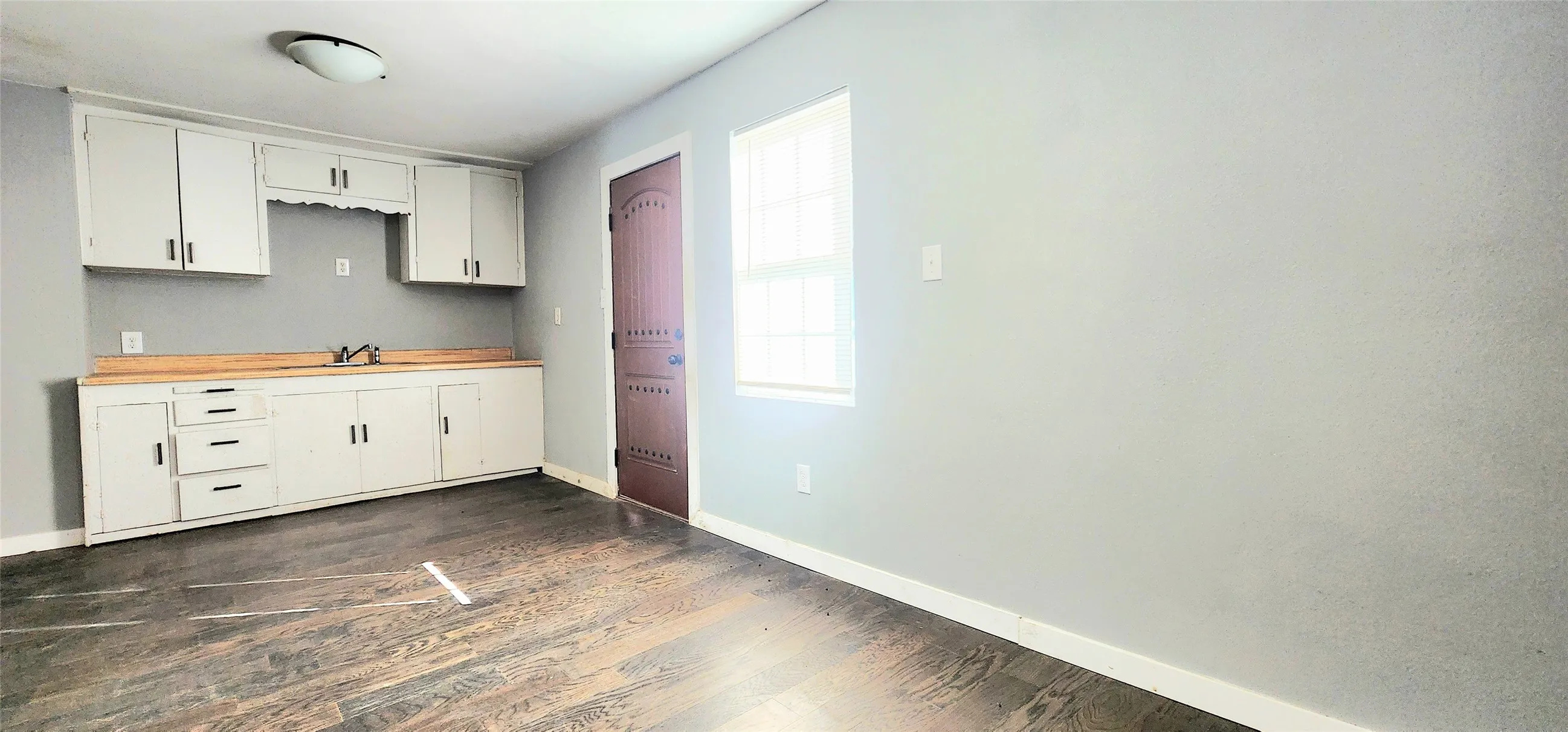 Single Family Residence For Sale in Dallas County , 8525 Oak Haven Lane, Dallas, Texas 75217, 2 Bedroom, 1 Bathroom, Garage spaces, 736 Sqft, built in 1952, mls#21284506, Real Estate Agent in Dallas, Homes For Sale in Dallas county, Homes For Sale in Dallas, Realtor in Dallas Texas, Real Estate Brokerage Independent Realty Texas, Luminita Cordes Realtor