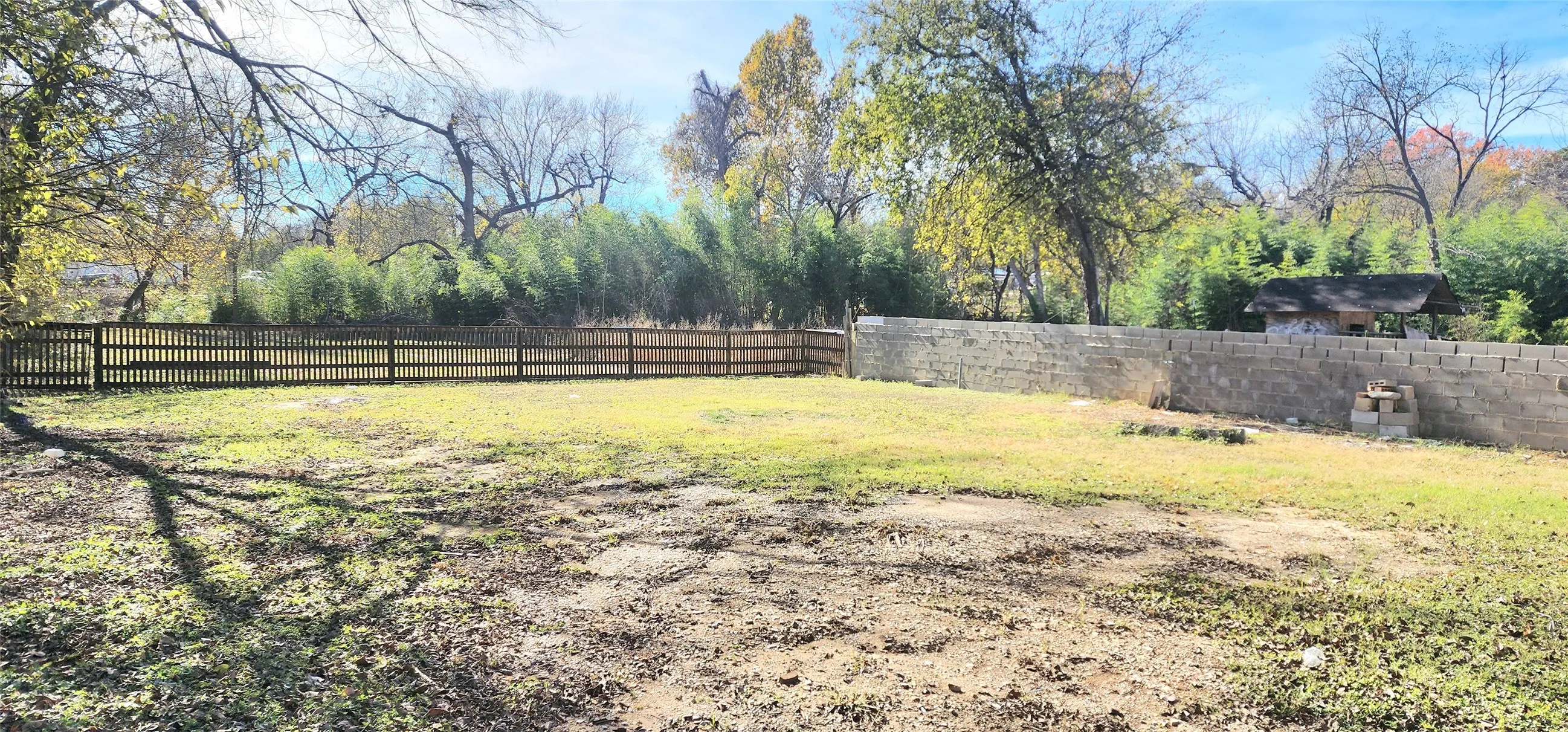 Single Family Residence For Sale in Dallas County , 8525 Oak Haven Lane, Dallas, Texas 75217, 2 Bedroom, 1 Bathroom, Garage spaces, 736 Sqft, built in 1952, mls#21284506, Real Estate Agent in Dallas, Homes For Sale in Dallas county, Homes For Sale in Dallas, Realtor in Dallas Texas, Real Estate Brokerage Independent Realty Texas, Luminita Cordes Realtor