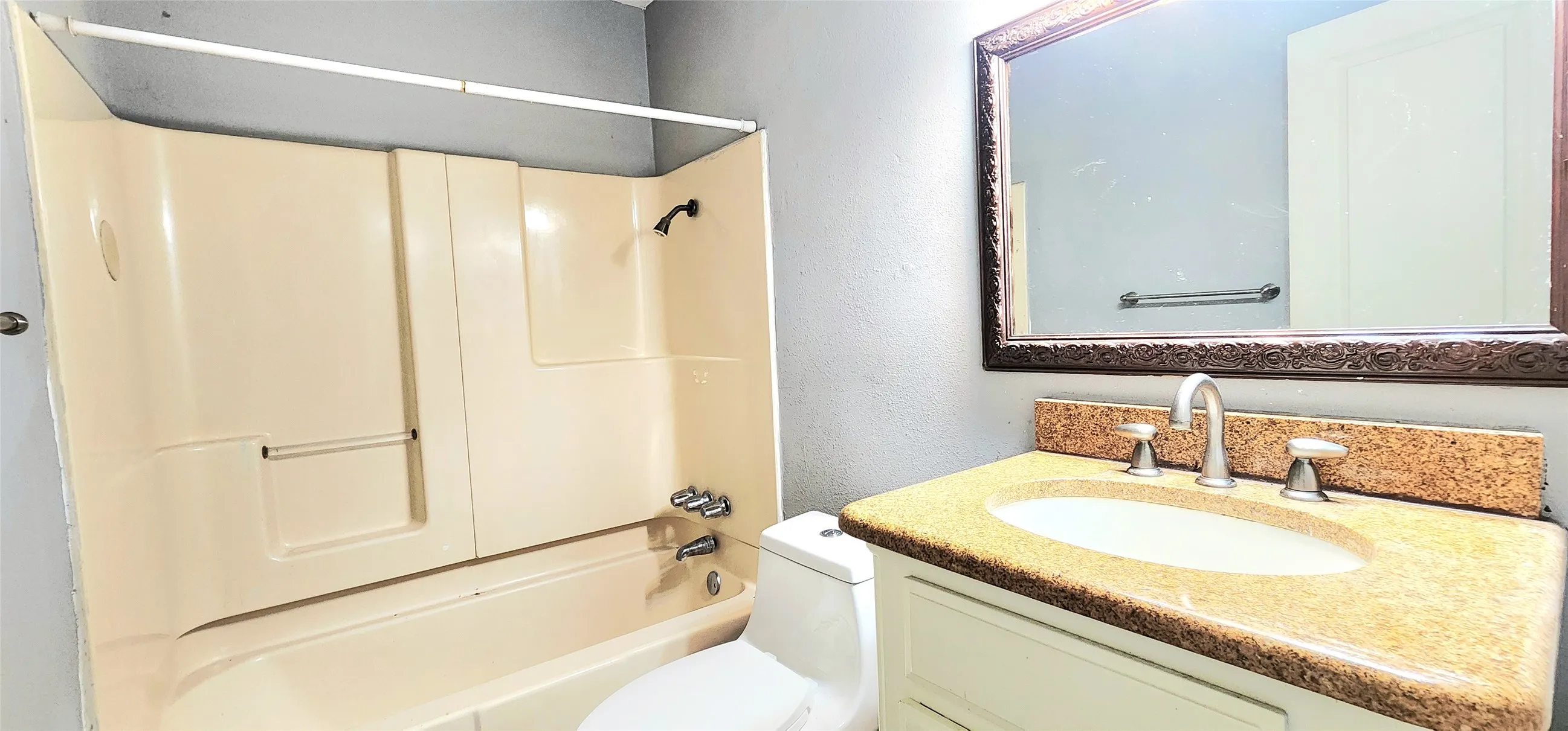 Single Family Residence For Sale in Dallas County , 8525 Oak Haven Lane, Dallas, Texas 75217, 2 Bedroom, 1 Bathroom, Garage spaces, 736 Sqft, built in 1952, mls#21284506, Real Estate Agent in Dallas, Homes For Sale in Dallas county, Homes For Sale in Dallas, Realtor in Dallas Texas, Real Estate Brokerage Independent Realty Texas, Luminita Cordes Realtor