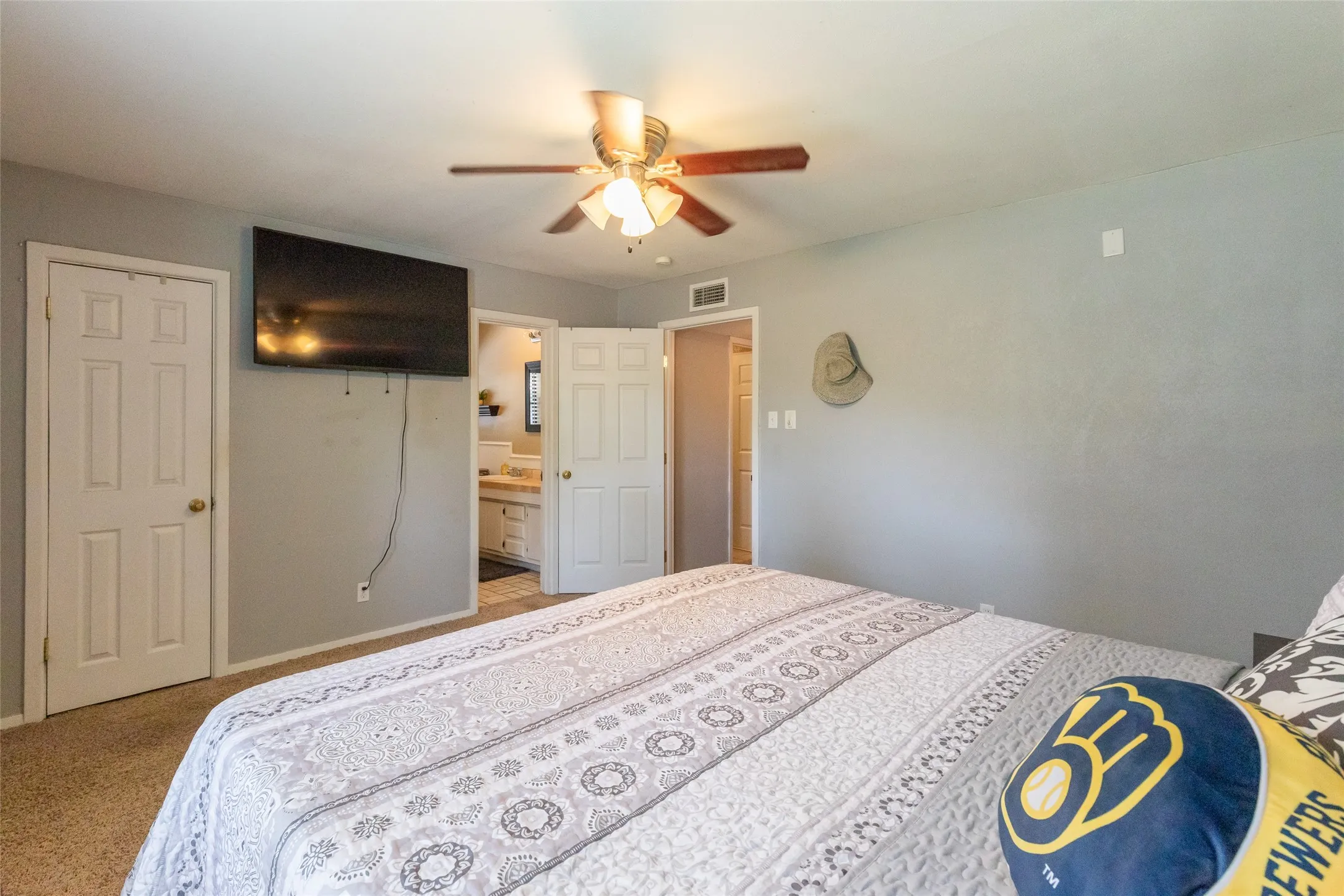 Single Family Residence For Sale in Taylor County , 109 Circle of Holly, Abilene, Texas 79605, 3 Bedroom, 3 Bathroom, 2 Garage spaces, 2,201 Sqft, built in 1961, mls#21281225, Real Estate Agent in Abilene, Homes For Sale in Taylor county, Homes For Sale in Abilene, Realtor in Abilene Texas, Real Estate Brokerage Independent Realty Texas, Luminita Cordes Realtor