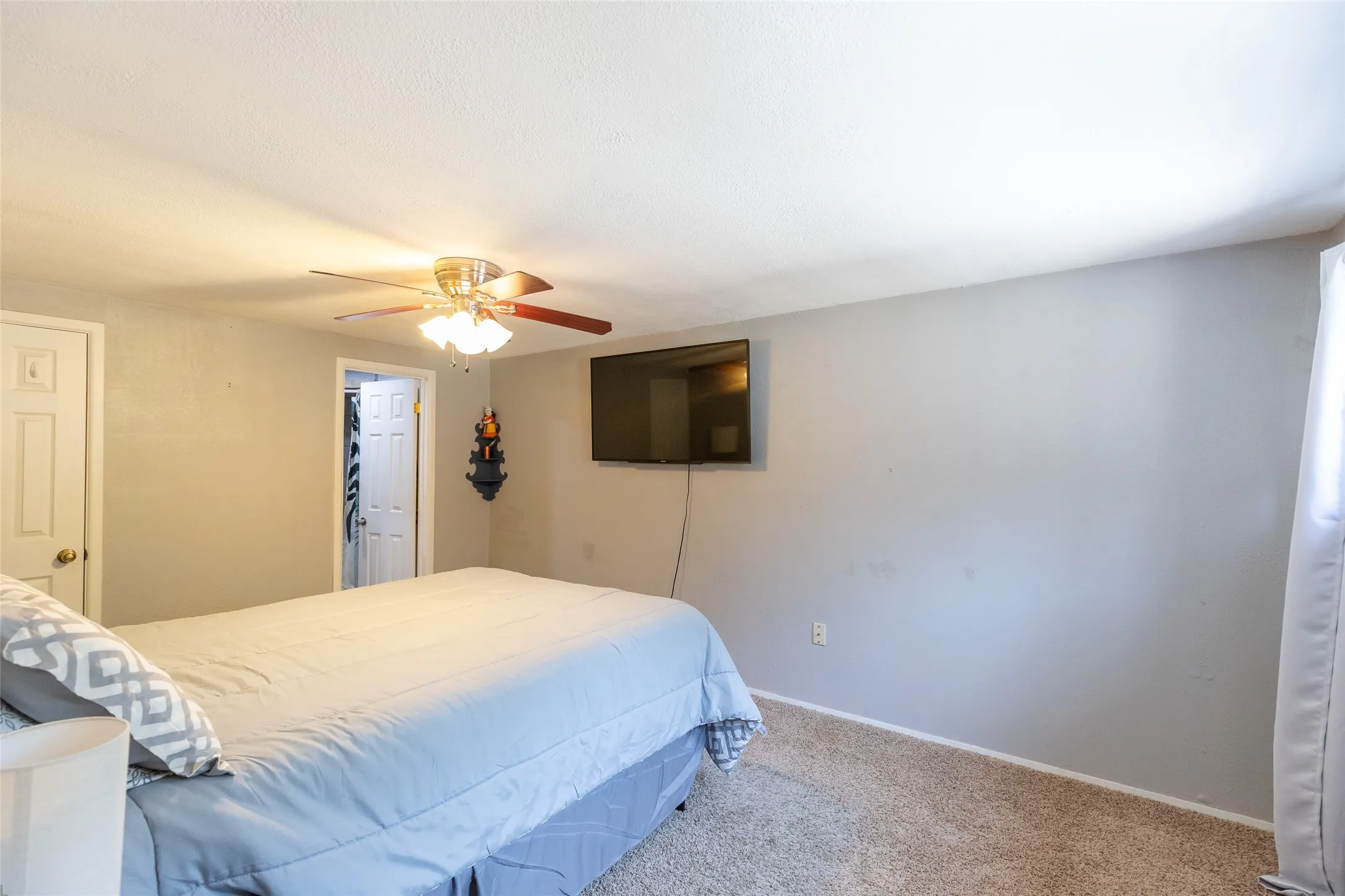 Single Family Residence For Sale in Taylor County , 109 Circle of Holly, Abilene, Texas 79605, 3 Bedroom, 3 Bathroom, 2 Garage spaces, 2,201 Sqft, built in 1961, mls#21281225, Real Estate Agent in Abilene, Homes For Sale in Taylor county, Homes For Sale in Abilene, Realtor in Abilene Texas, Real Estate Brokerage Independent Realty Texas, Luminita Cordes Realtor