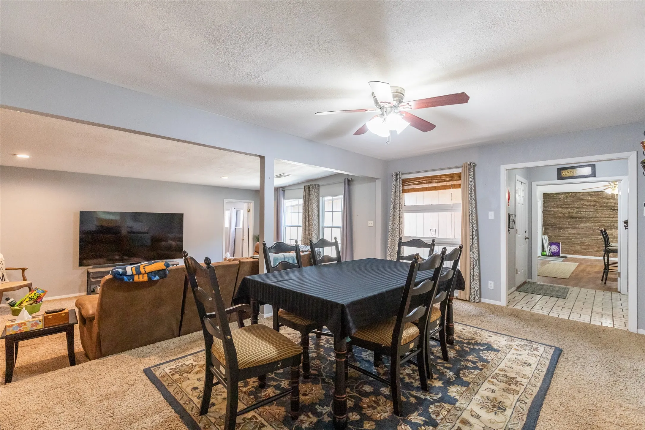 Single Family Residence For Sale in Taylor County , 109 Circle of Holly, Abilene, Texas 79605, 3 Bedroom, 3 Bathroom, 2 Garage spaces, 2,201 Sqft, built in 1961, mls#21281225, Real Estate Agent in Abilene, Homes For Sale in Taylor county, Homes For Sale in Abilene, Realtor in Abilene Texas, Real Estate Brokerage Independent Realty Texas, Luminita Cordes Realtor