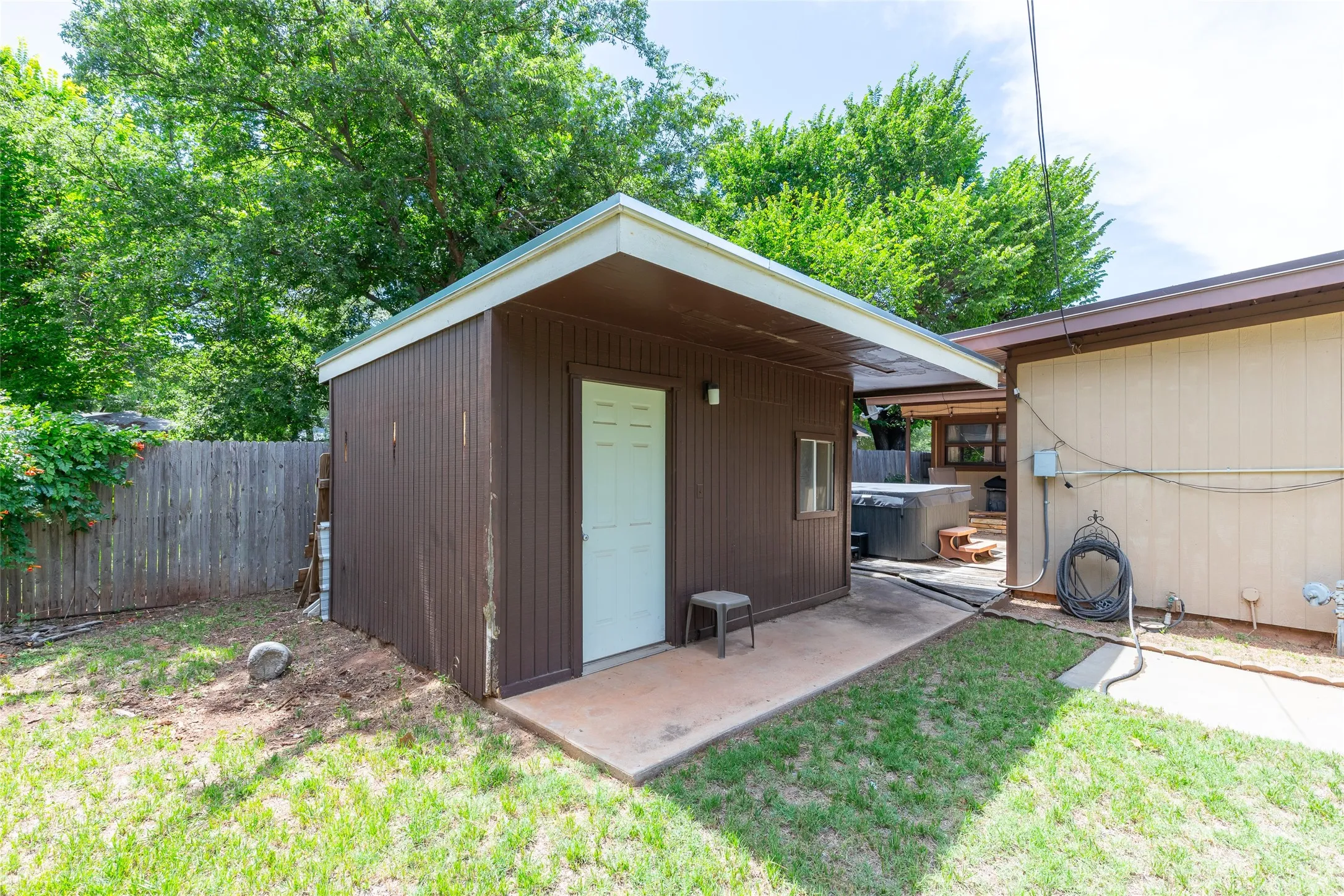 Single Family Residence For Sale in Taylor County , 109 Circle of Holly, Abilene, Texas 79605, 3 Bedroom, 3 Bathroom, 2 Garage spaces, 2,201 Sqft, built in 1961, mls#21281225, Real Estate Agent in Abilene, Homes For Sale in Taylor county, Homes For Sale in Abilene, Realtor in Abilene Texas, Real Estate Brokerage Independent Realty Texas, Luminita Cordes Realtor