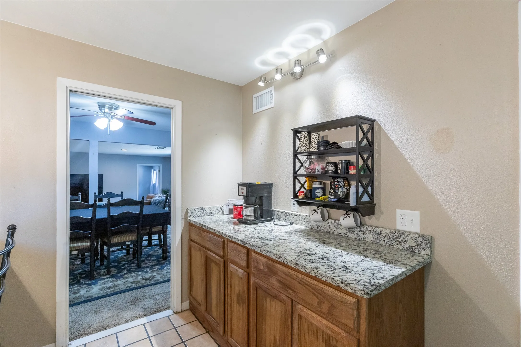 Single Family Residence For Sale in Taylor County , 109 Circle of Holly, Abilene, Texas 79605, 3 Bedroom, 3 Bathroom, 2 Garage spaces, 2,201 Sqft, built in 1961, mls#21281225, Real Estate Agent in Abilene, Homes For Sale in Taylor county, Homes For Sale in Abilene, Realtor in Abilene Texas, Real Estate Brokerage Independent Realty Texas, Luminita Cordes Realtor